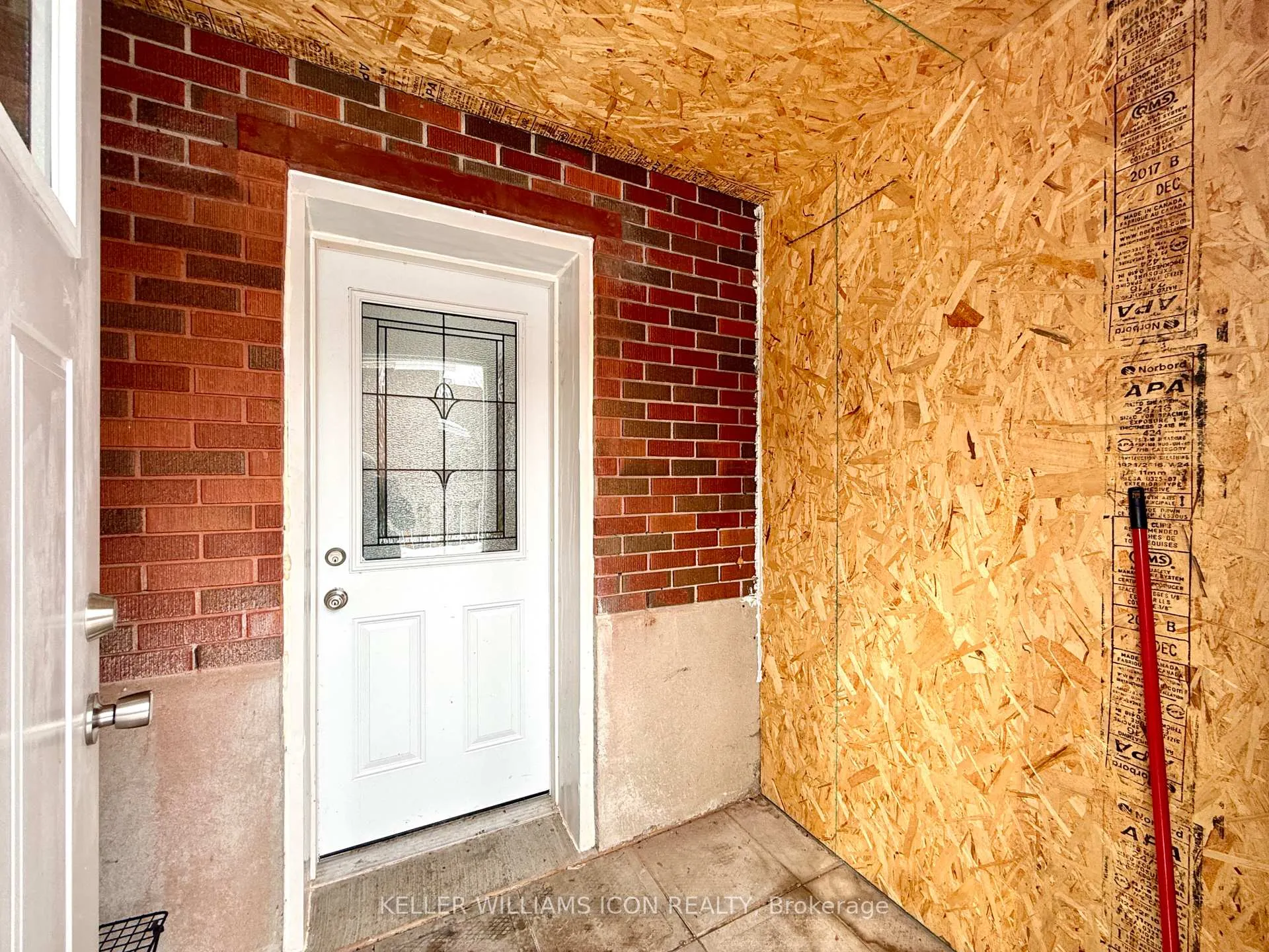 Photo 4 of Unit B, 2206 Navaho Drive, Ottawa, Bel Air Heights — HOMEH