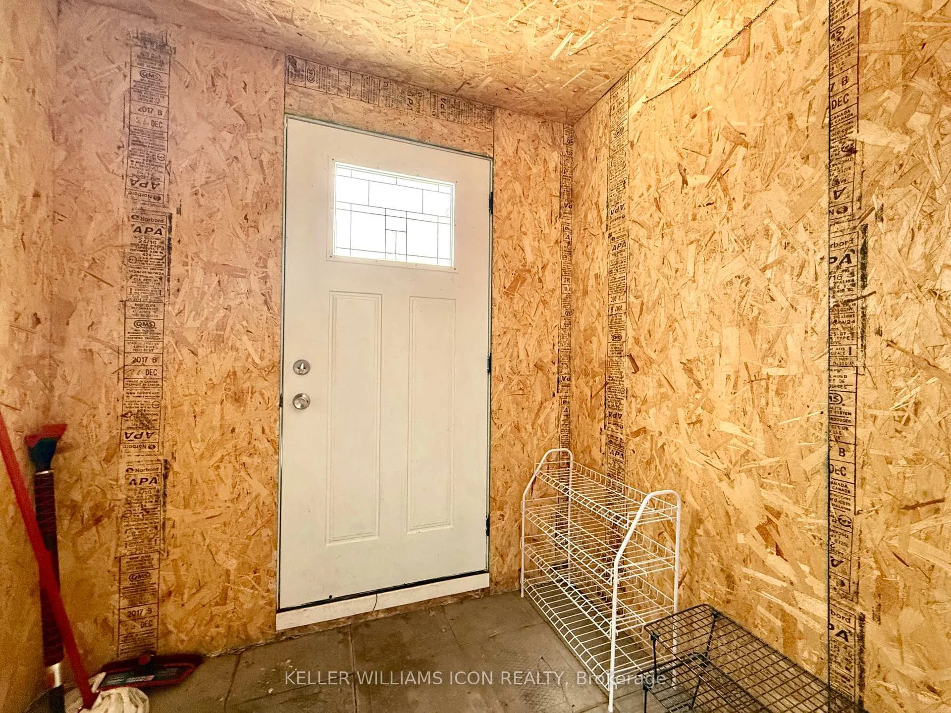 Photo 5 of Unit B, 2206 Navaho Drive, Ottawa, Bel Air Heights — HOMEH