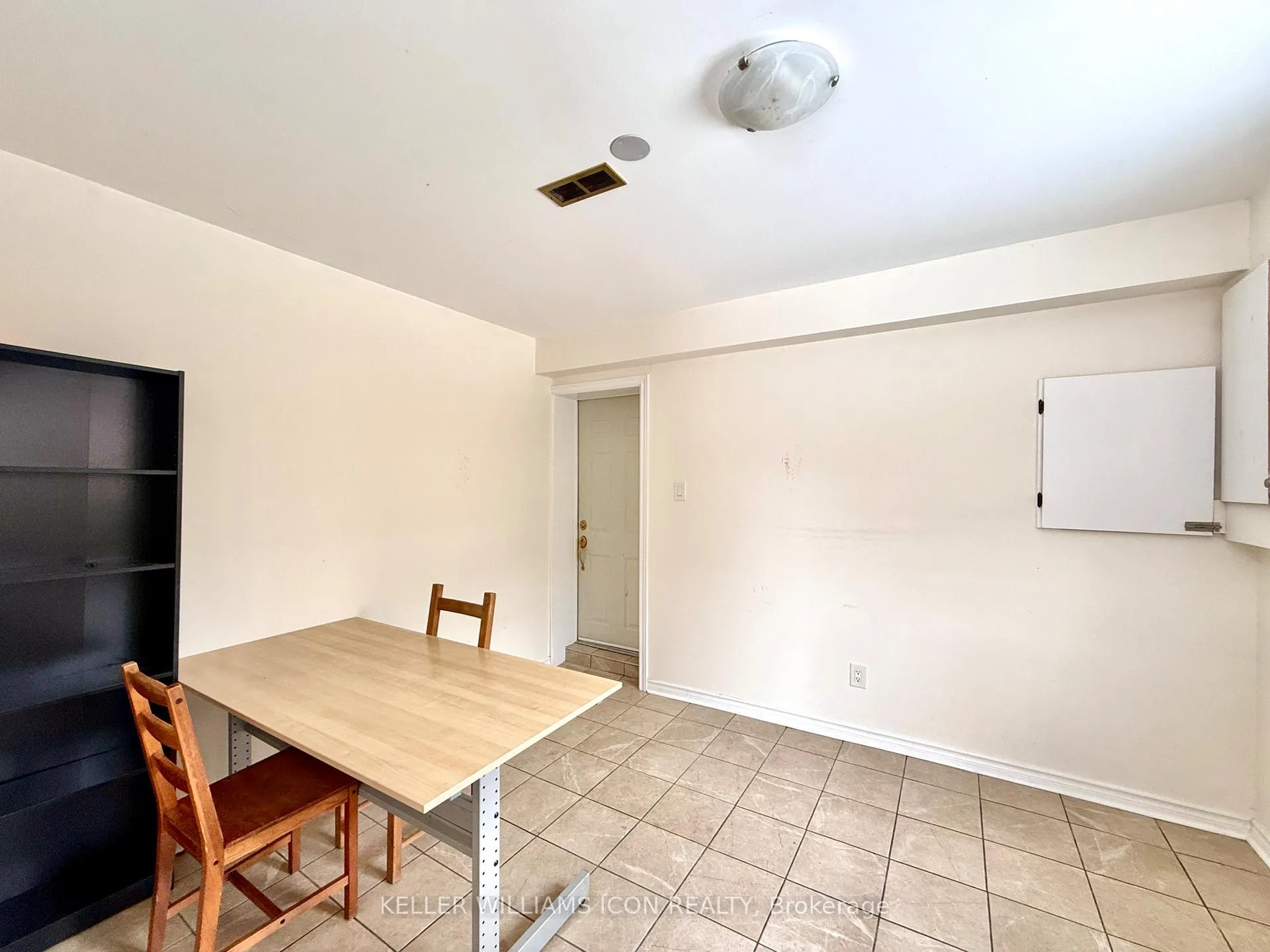 Photo 6 of Unit B, 2206 Navaho Drive, Ottawa, Bel Air Heights — HOMEH