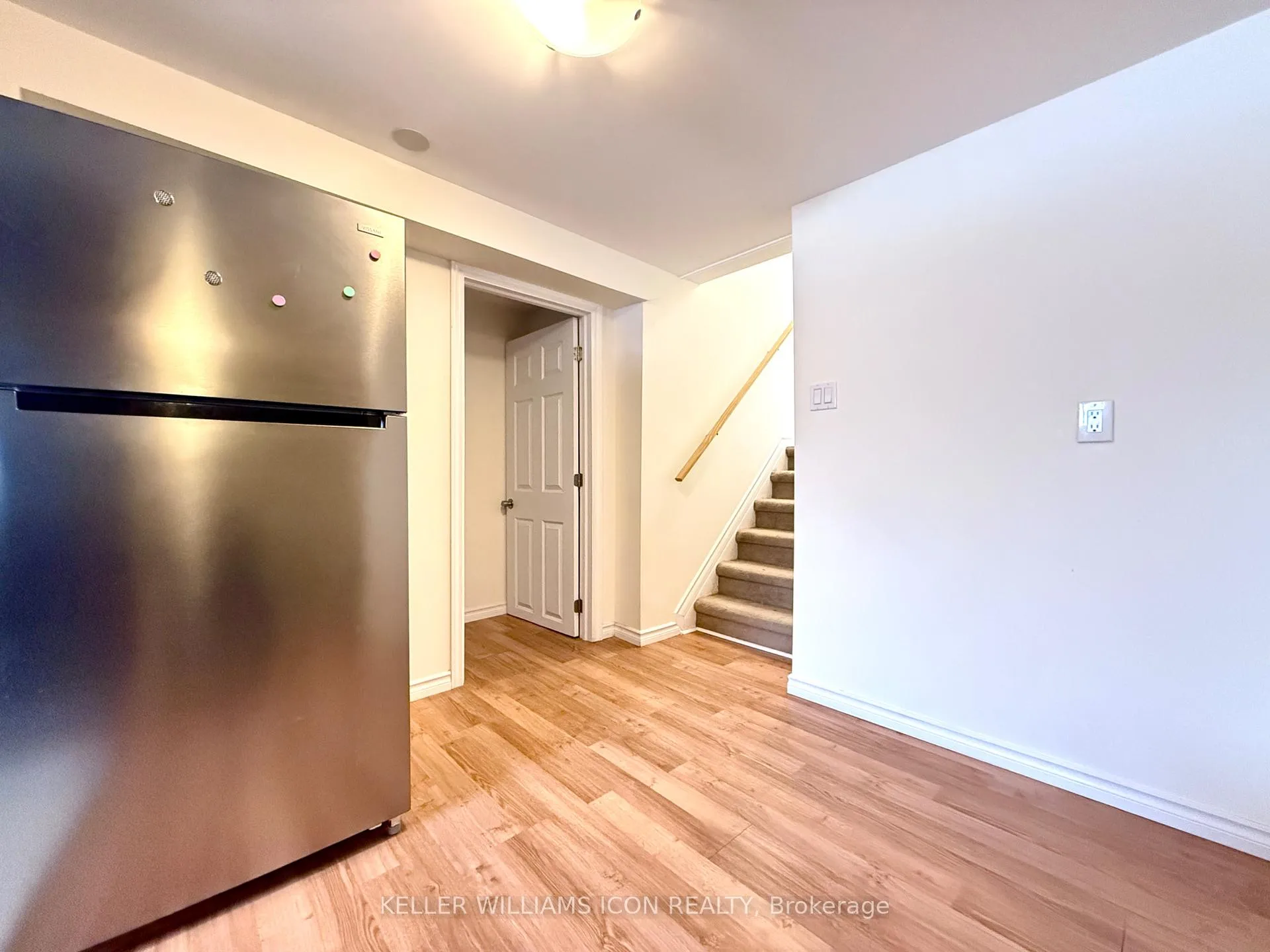 Photo 10 of Unit B, 2206 Navaho Drive, Ottawa, Bel Air Heights — HOMEH