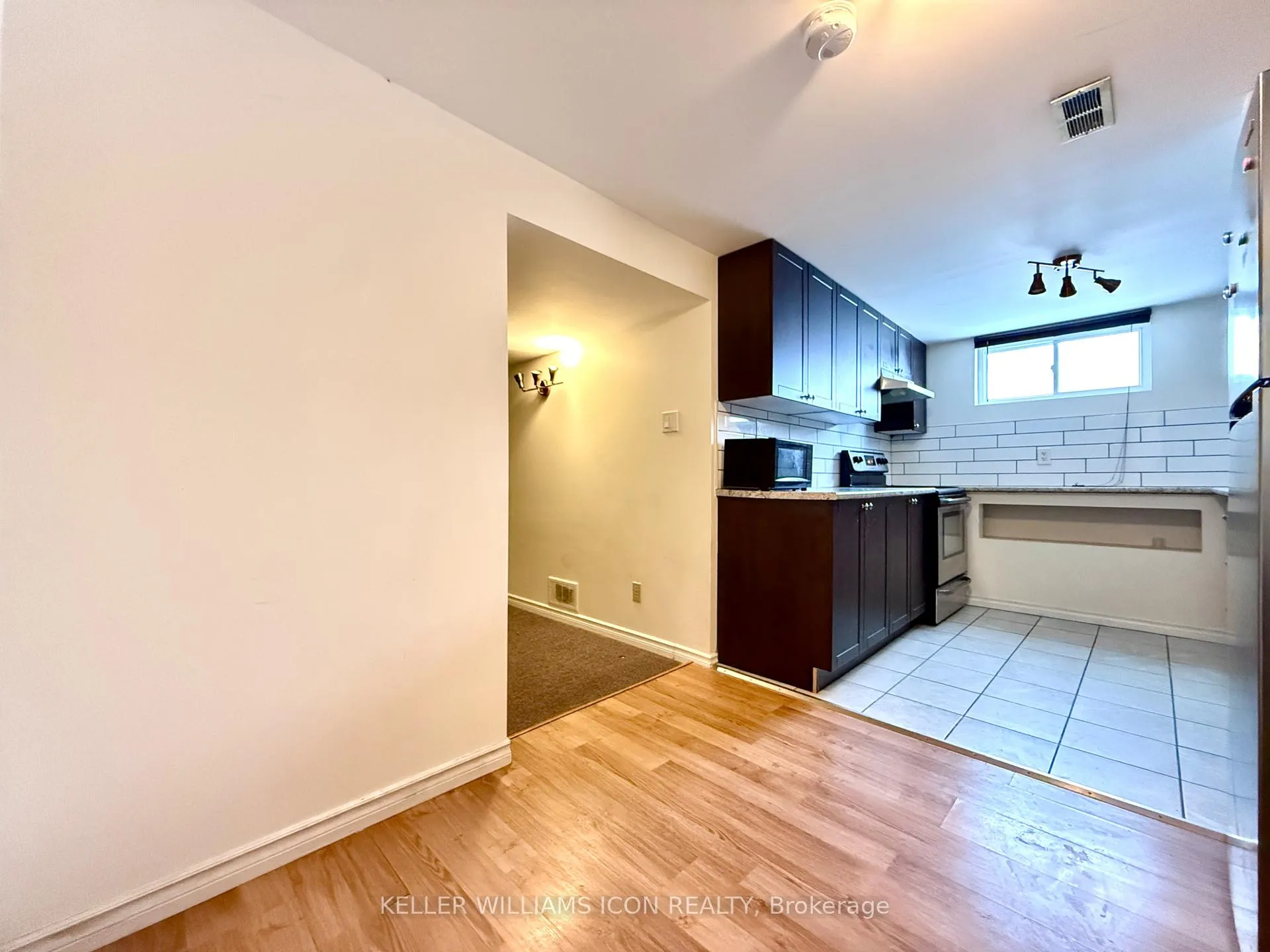 Photo 12 of Unit B, 2206 Navaho Drive, Ottawa, Bel Air Heights — HOMEH