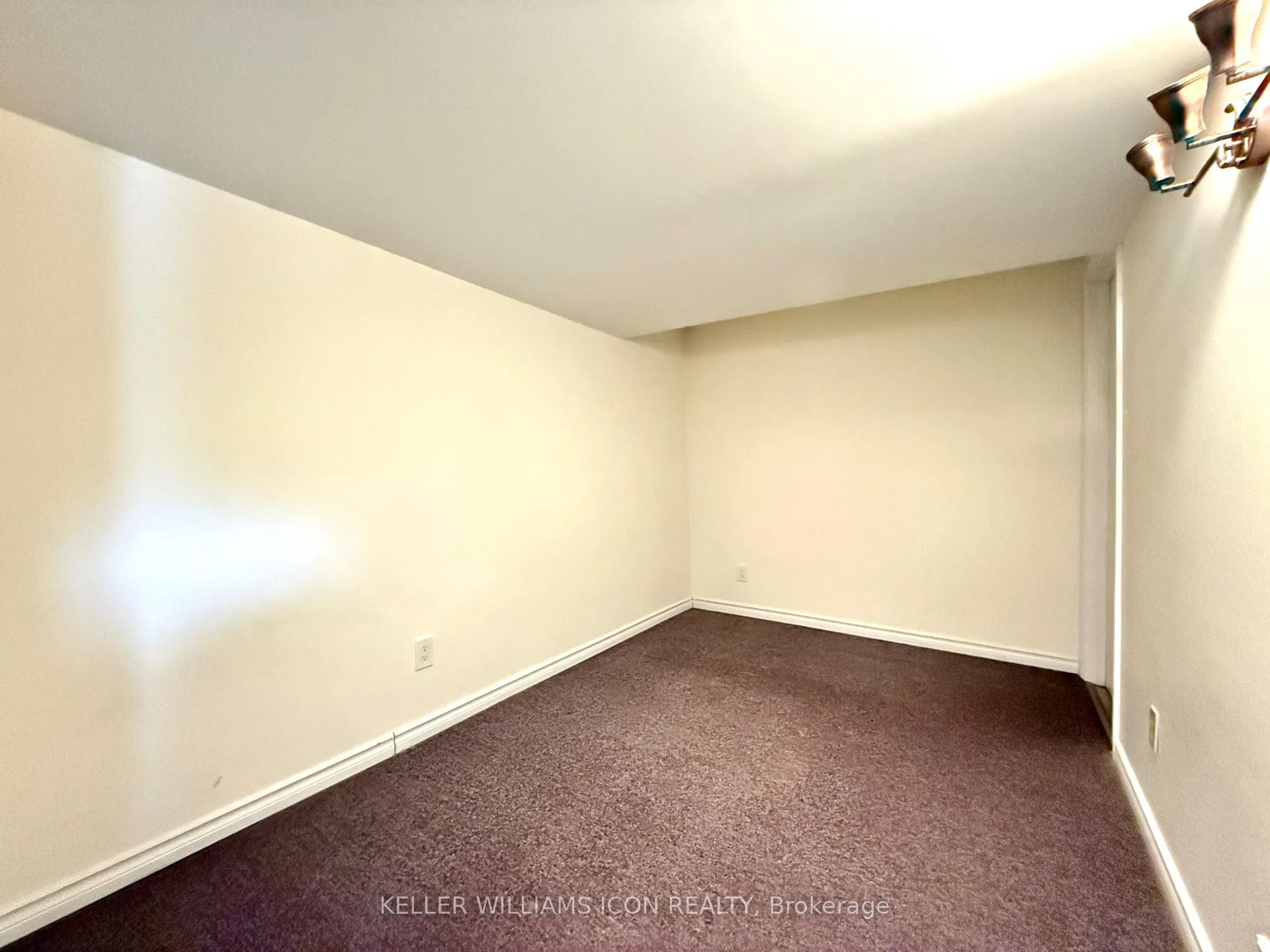 Photo 14 of Unit B, 2206 Navaho Drive, Ottawa, Bel Air Heights — HOMEH