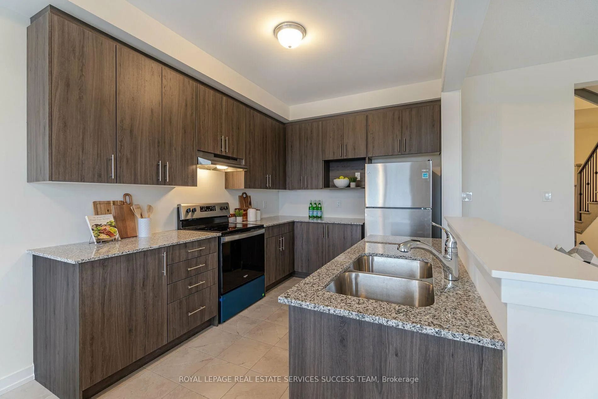 Photo 5 of 1496 Rose Way, Milton, Cobban — HOMEH