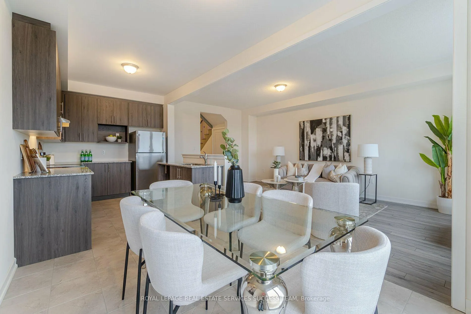 Photo 6 of 1496 Rose Way, Milton, Cobban — HOMEH