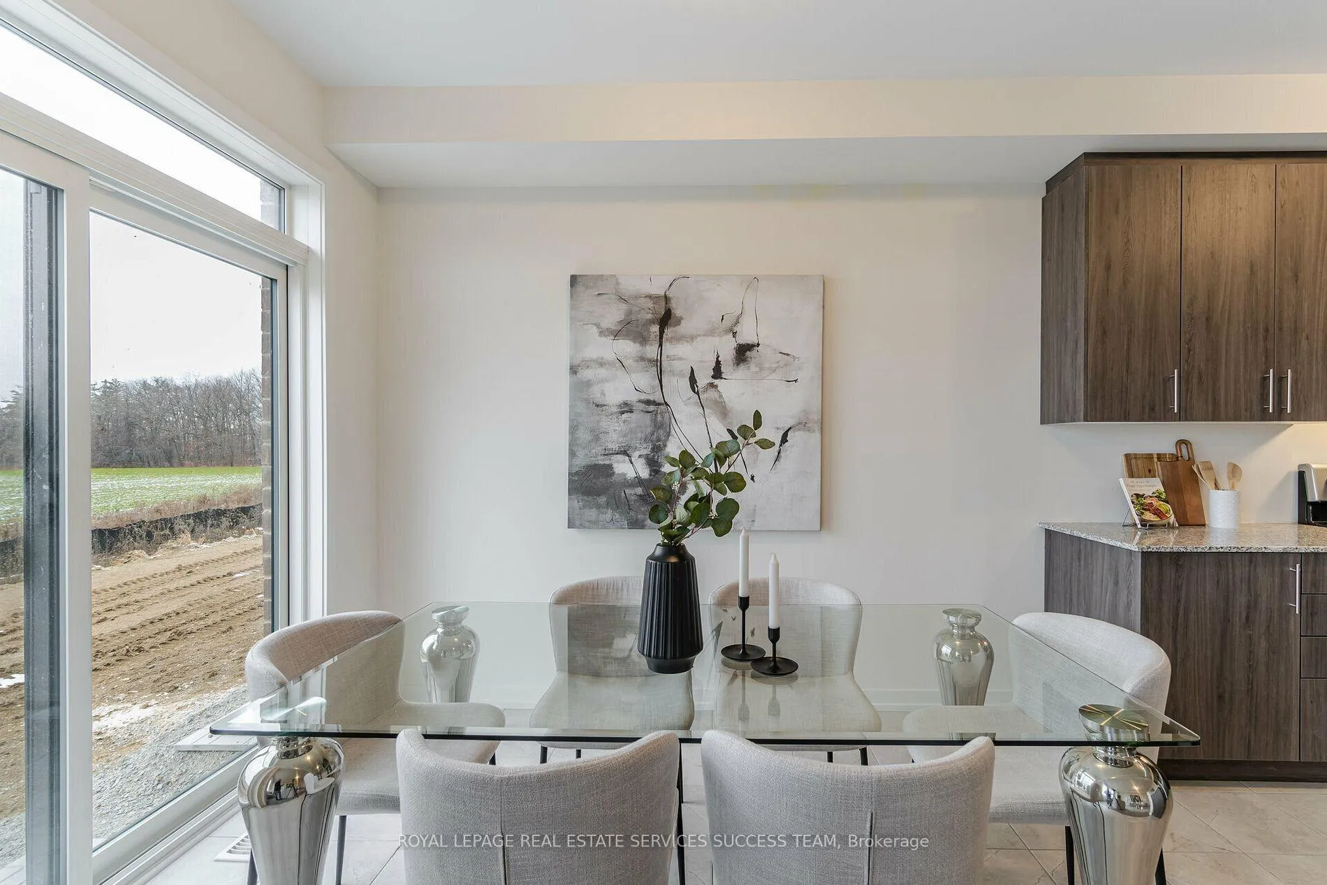 Photo 7 of 1496 Rose Way, Milton, Cobban — HOMEH