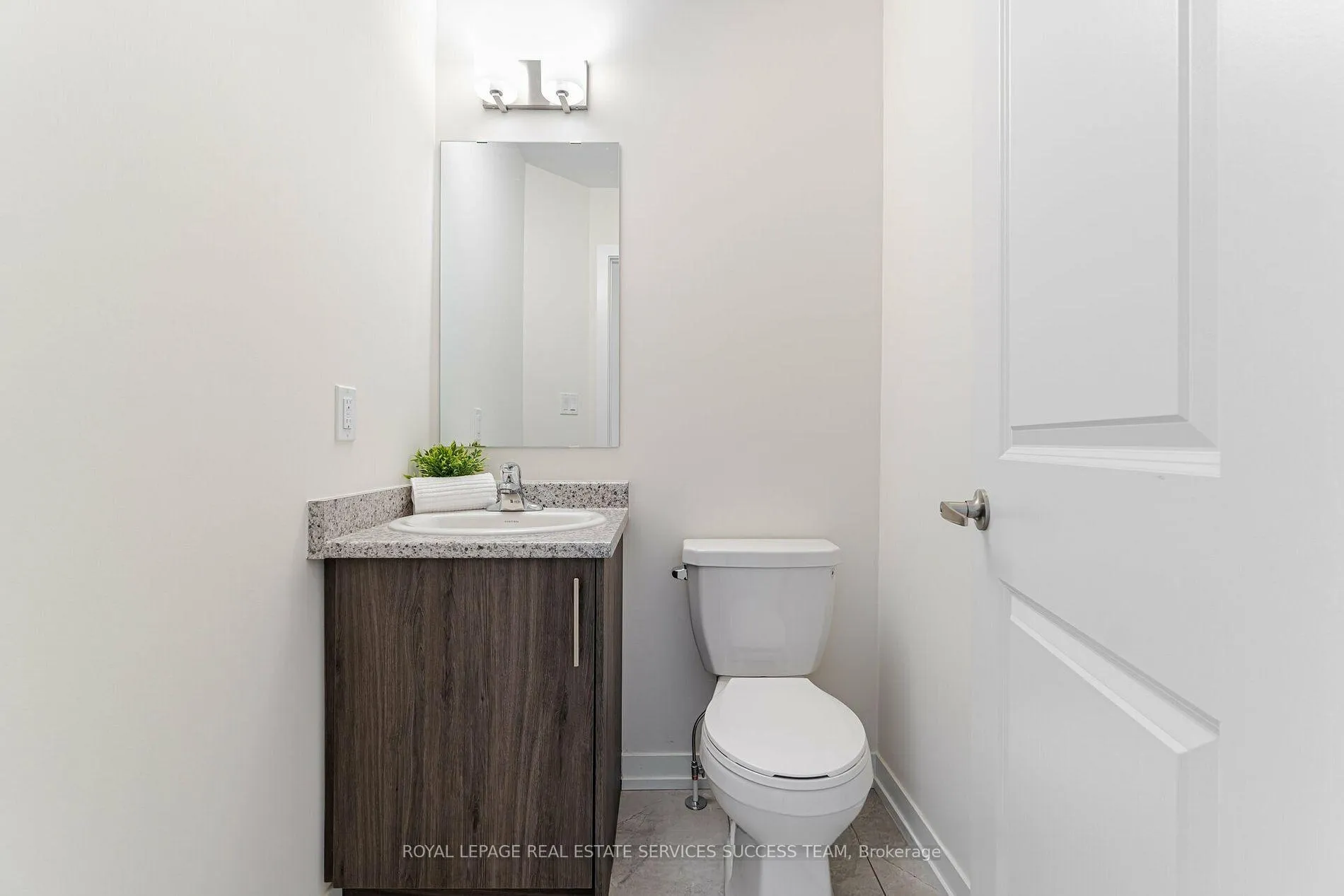 Photo 9 of 1496 Rose Way, Milton, Cobban — HOMEH