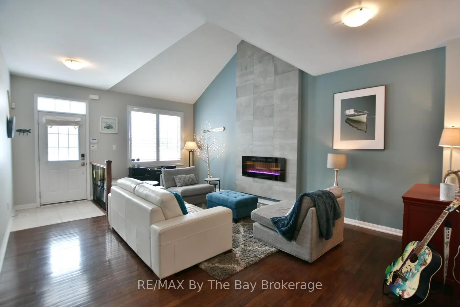 Photo 2 of 37 Berkshire Avenue, Wasaga Beach — HOMEH