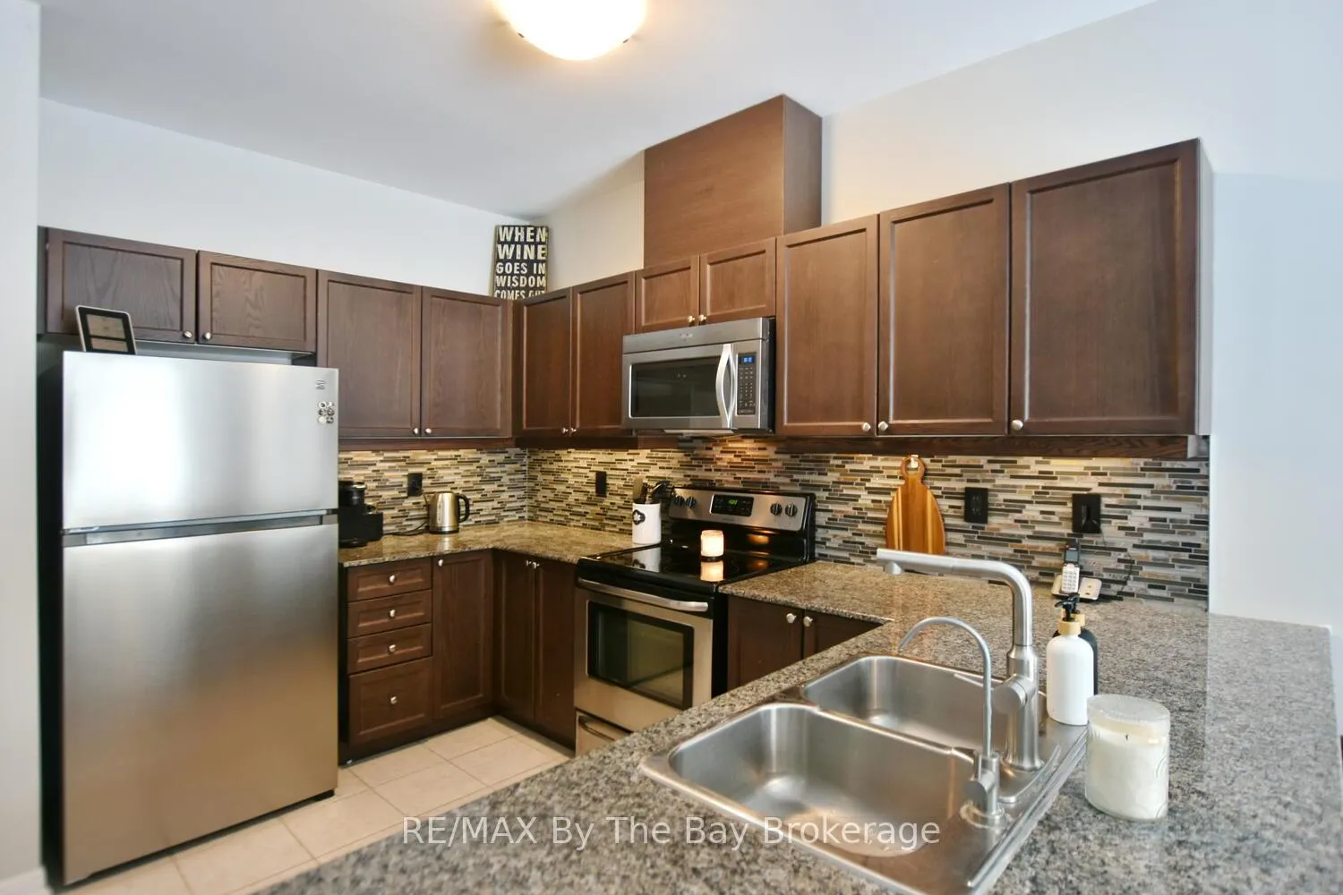 Photo 8 of 37 Berkshire Avenue, Wasaga Beach — HOMEH