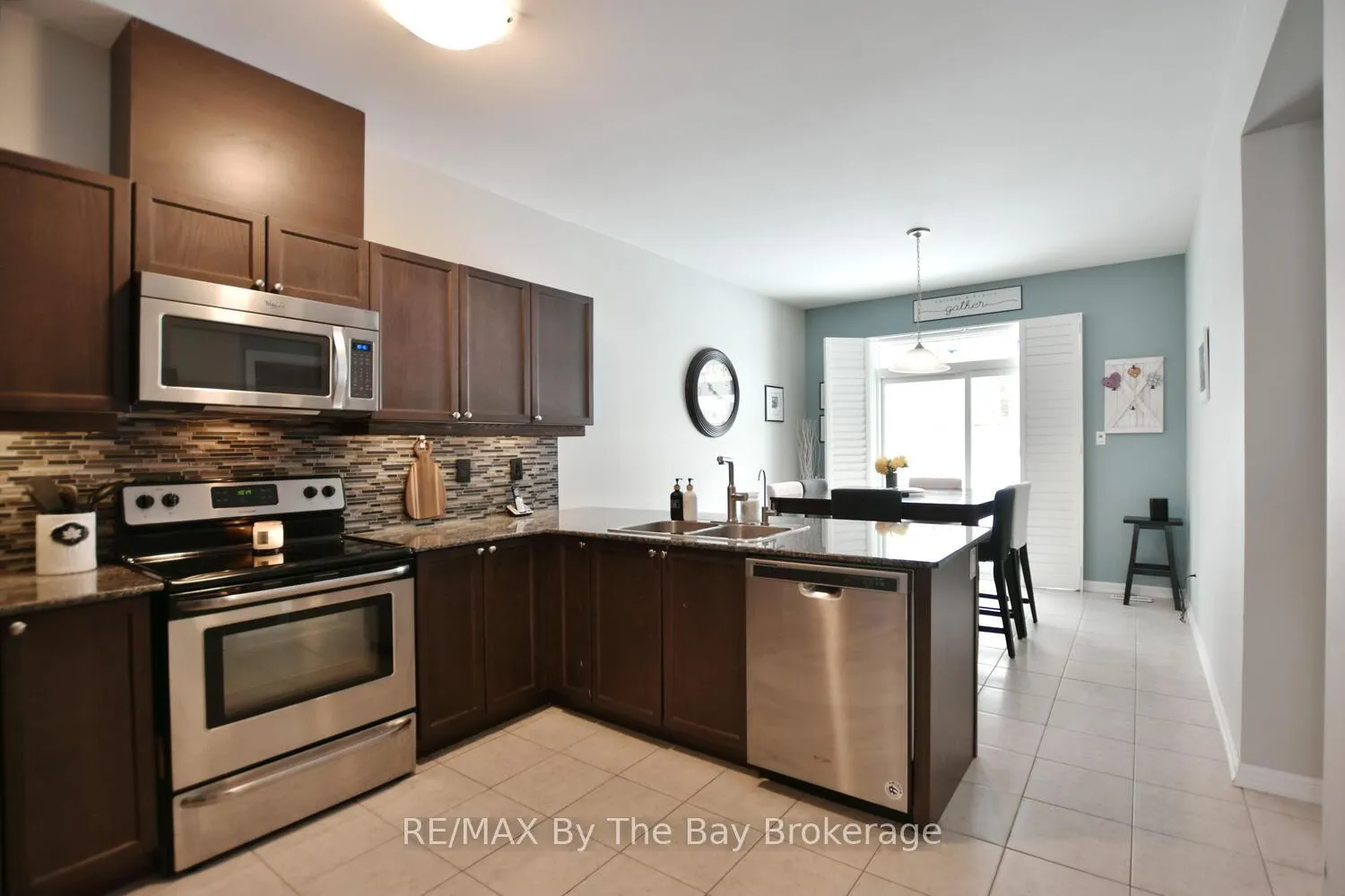 Photo 9 of 37 Berkshire Avenue, Wasaga Beach — HOMEH