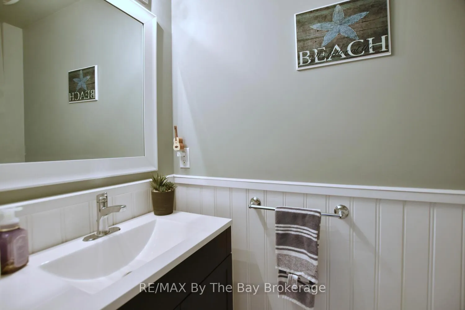 Photo 17 of 37 Berkshire Avenue, Wasaga Beach — HOMEH