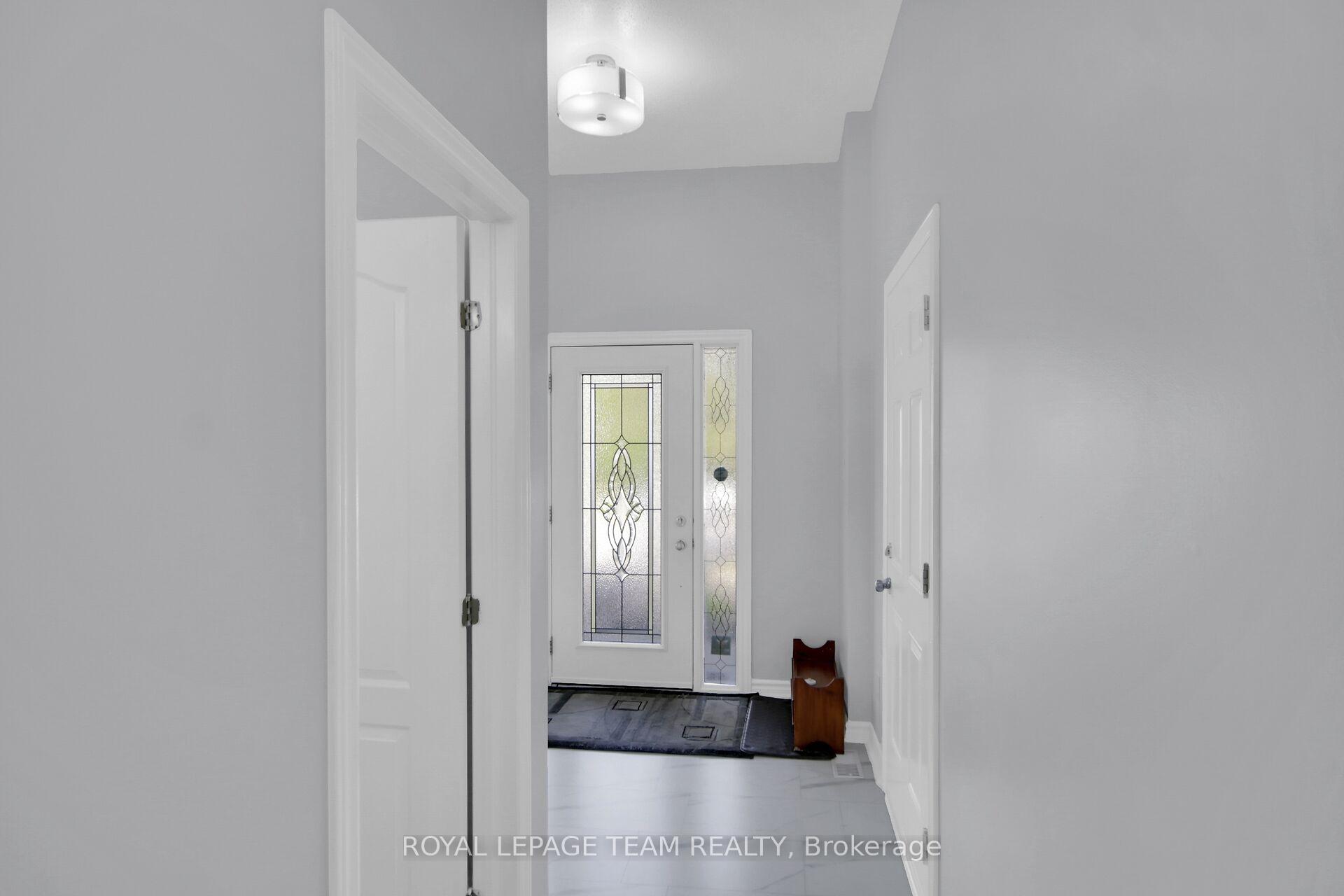 Photo 4 of 1024 Northgraves Crescent, Ottawa, Kanata - Emerald Meadows/Trailwest — HOMEH