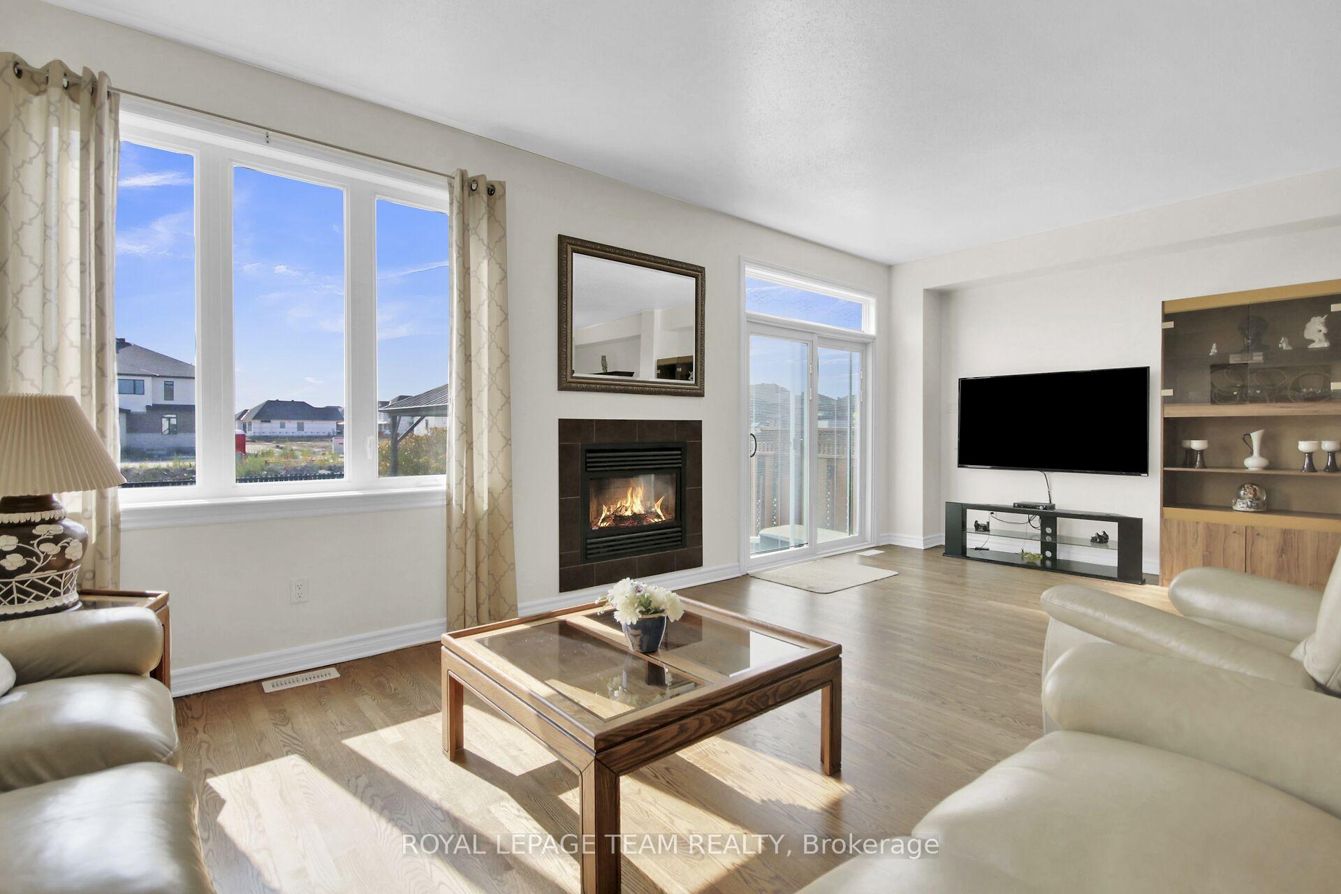 Photo 10 of 1024 Northgraves Crescent, Ottawa, Kanata - Emerald Meadows/Trailwest — HOMEH