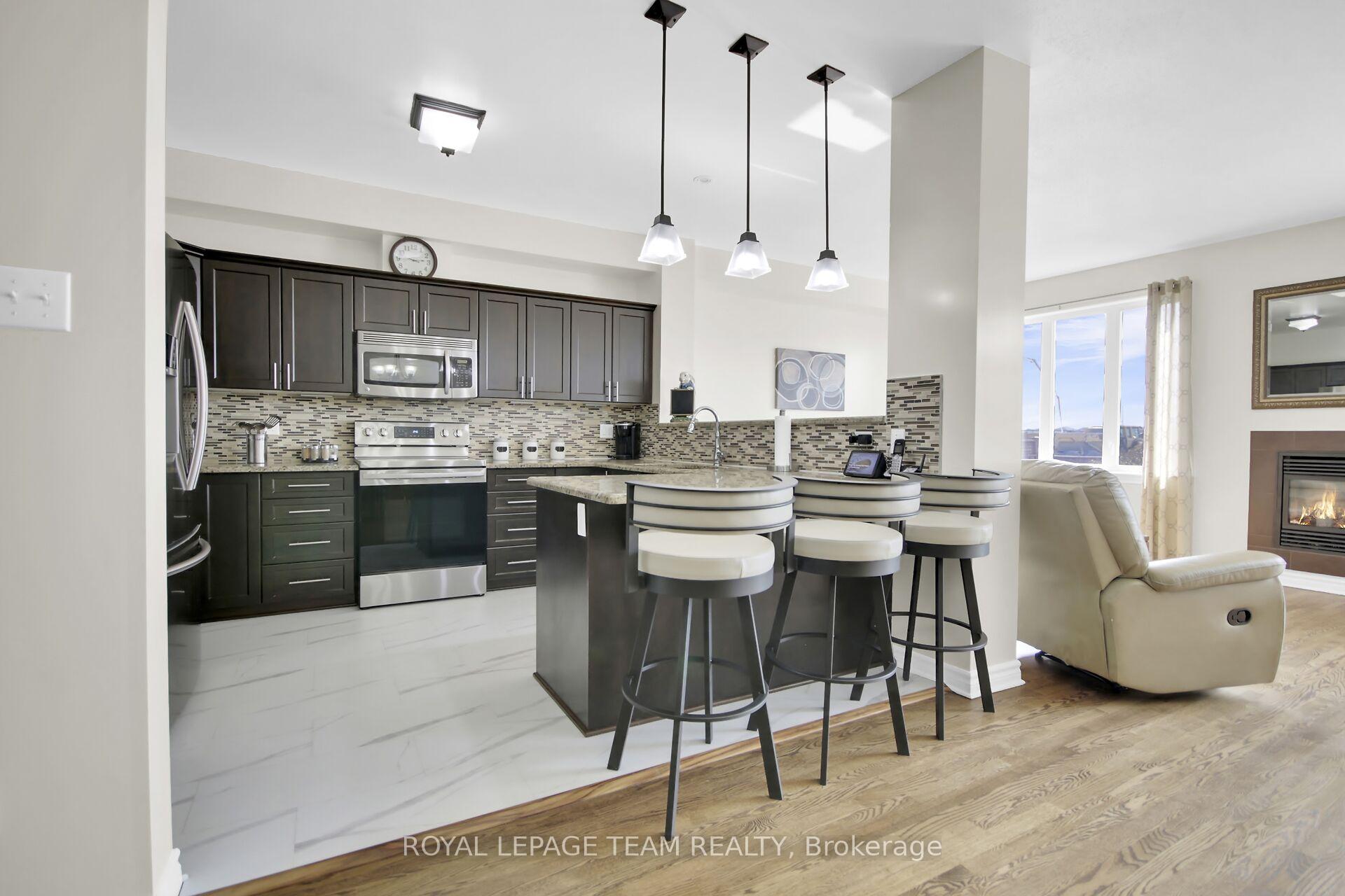 Photo 12 of 1024 Northgraves Crescent, Ottawa, Kanata - Emerald Meadows/Trailwest — HOMEH