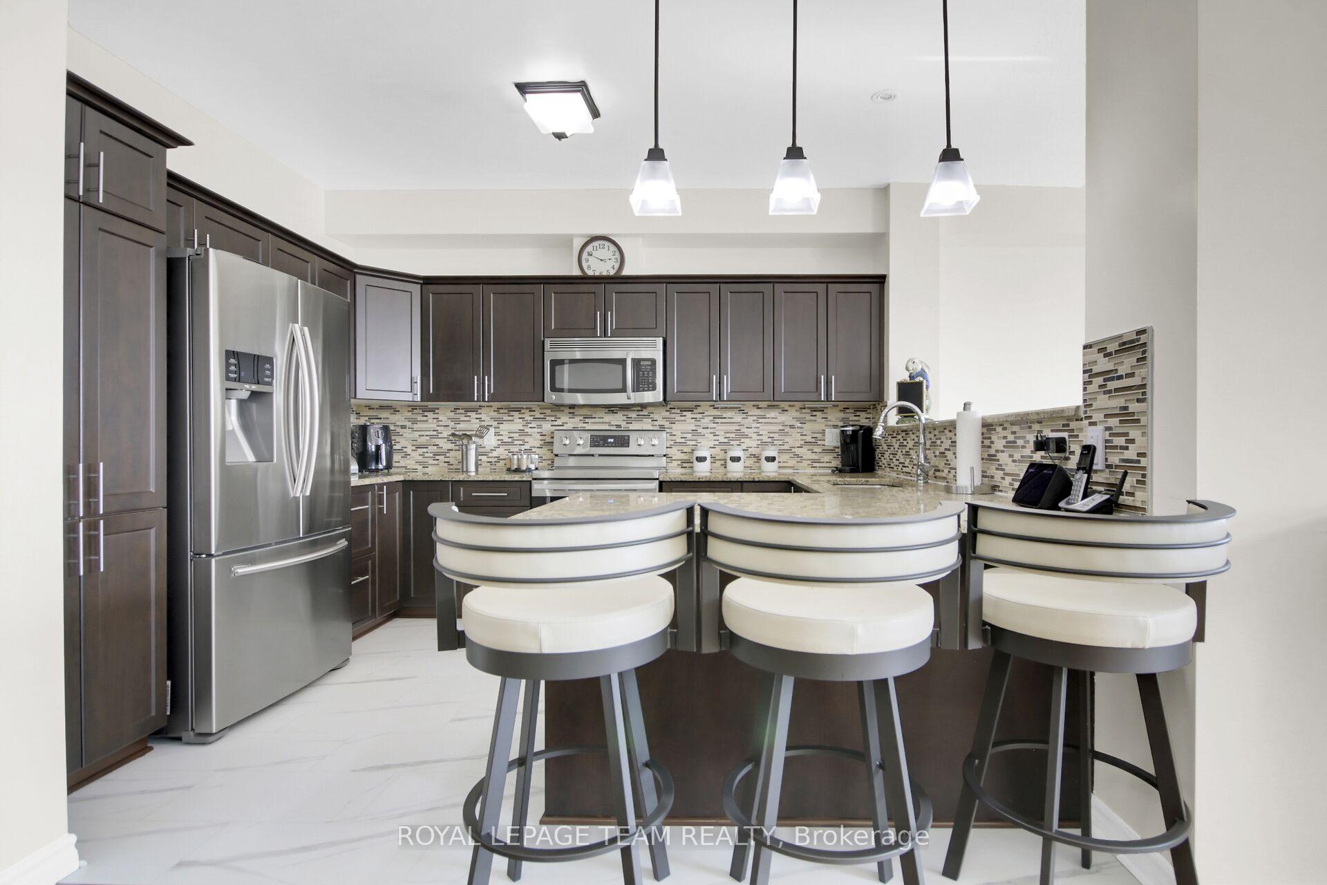 Photo 13 of 1024 Northgraves Crescent, Ottawa, Kanata - Emerald Meadows/Trailwest — HOMEH