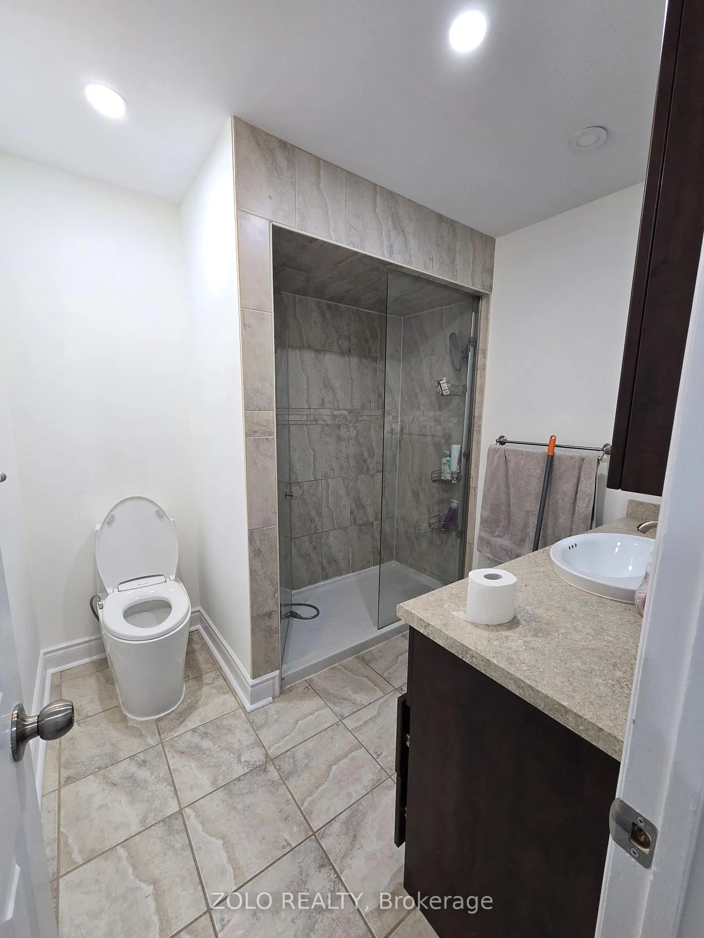 Photo 16 of 42 Boreham Circle, Brampton, Snelgrove — HOMEH
