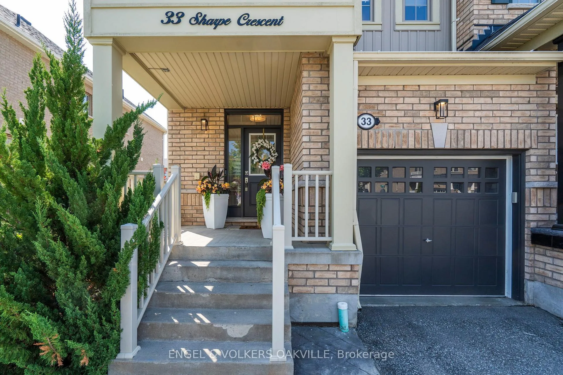 Photo 2 of 33 Sharpe Crescent, New Tecumseth, Tottenham — HOMEH