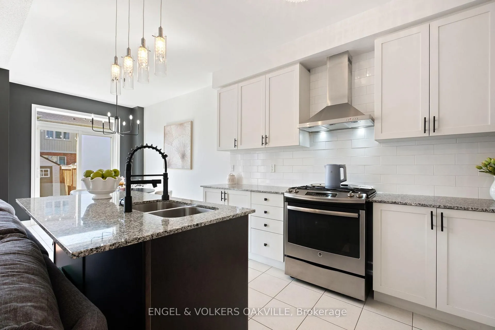 Photo 21 of 33 Sharpe Crescent, New Tecumseth, Tottenham — HOMEH
