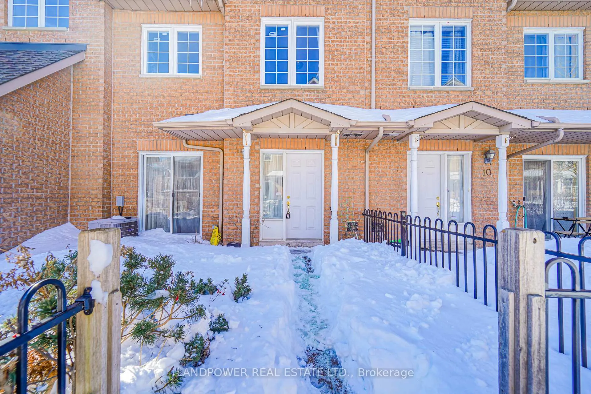Photo 2 of Unit 11, 4 Cox Boulevard, Markham, Unionville — HOMEH