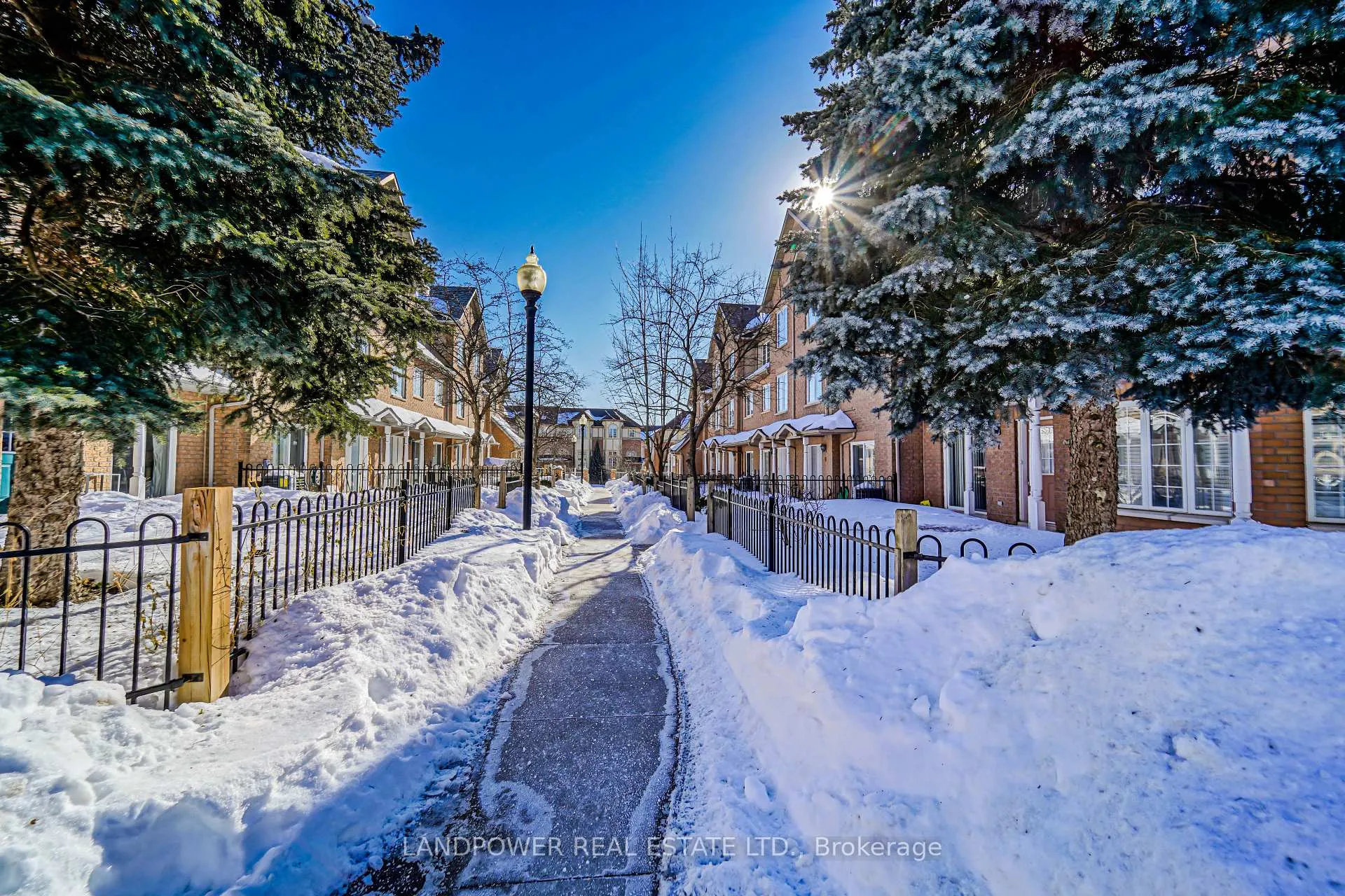 Photo 4 of Unit 11, 4 Cox Boulevard, Markham, Unionville — HOMEH