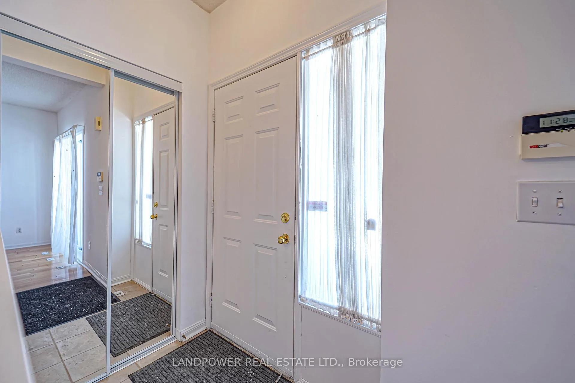 Photo 6 of Unit 11, 4 Cox Boulevard, Markham, Unionville — HOMEH