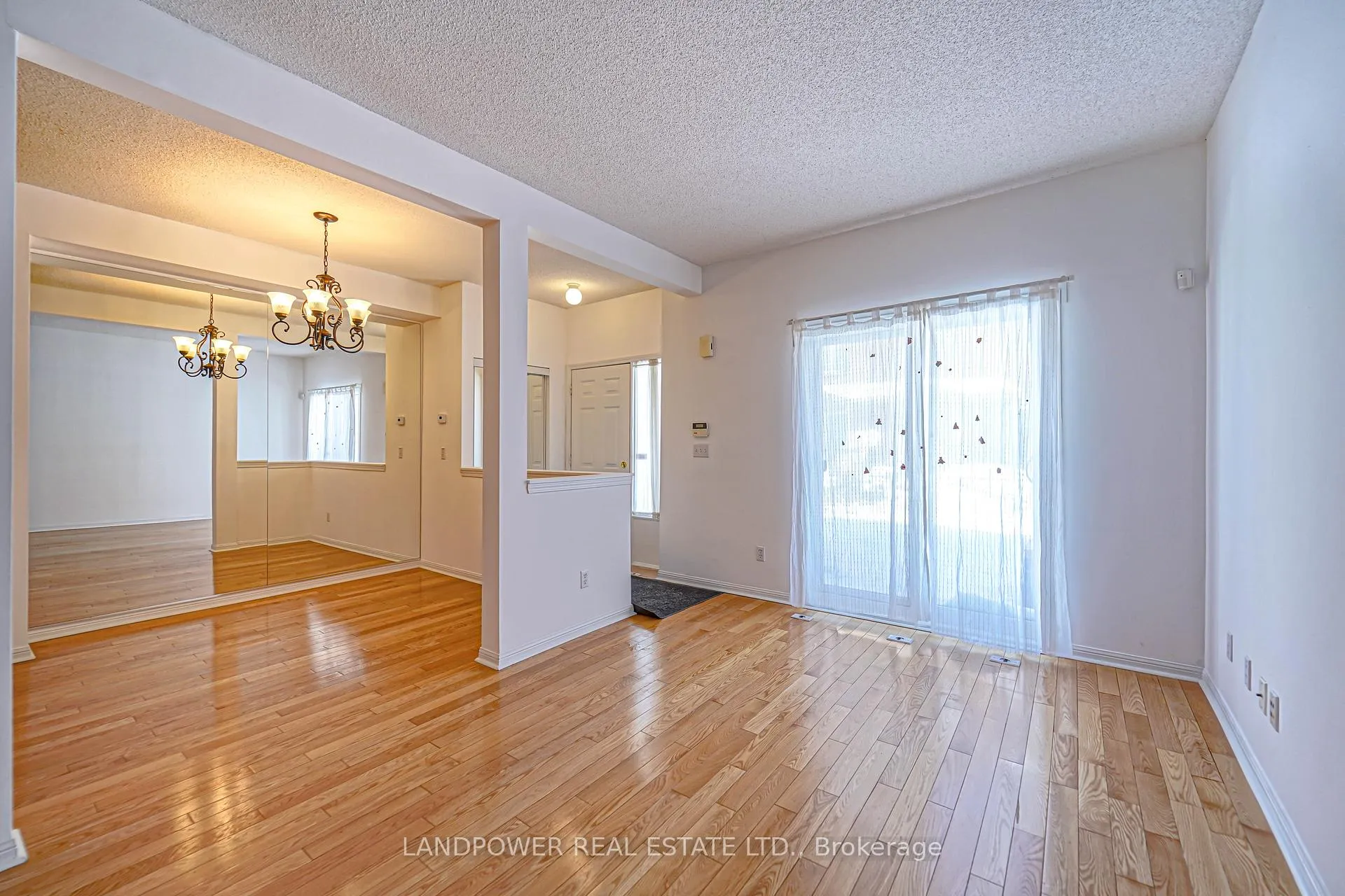 Photo 8 of Unit 11, 4 Cox Boulevard, Markham, Unionville — HOMEH