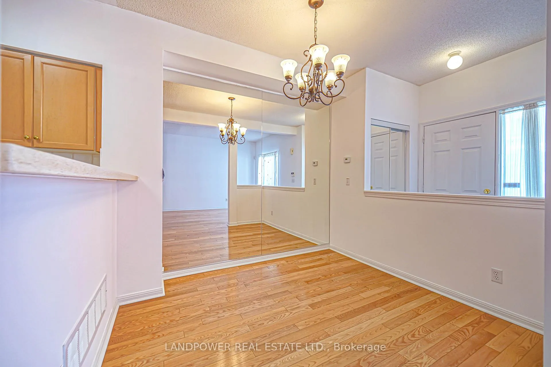 Photo 9 of Unit 11, 4 Cox Boulevard, Markham, Unionville — HOMEH