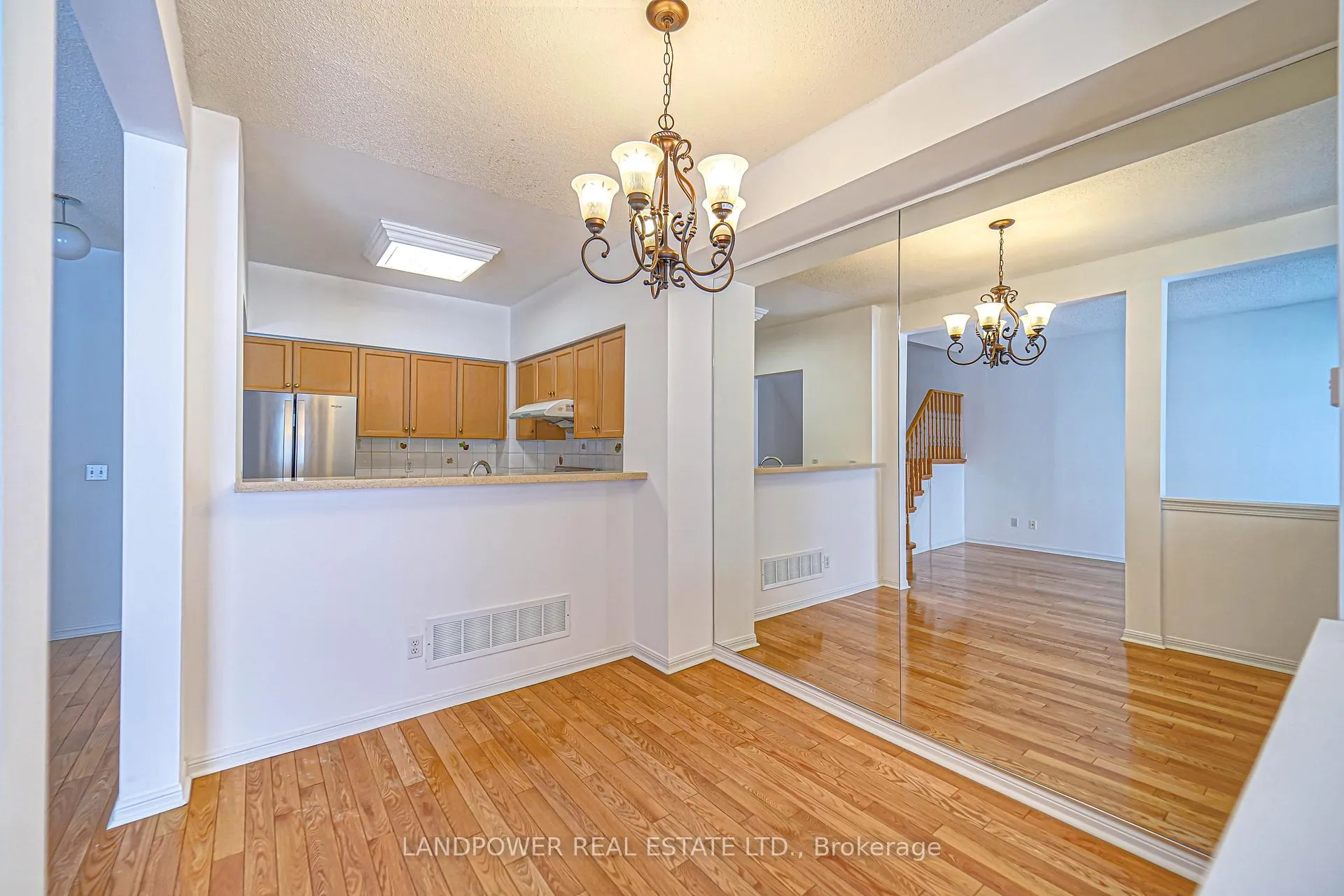 Photo 10 of Unit 11, 4 Cox Boulevard, Markham, Unionville — HOMEH