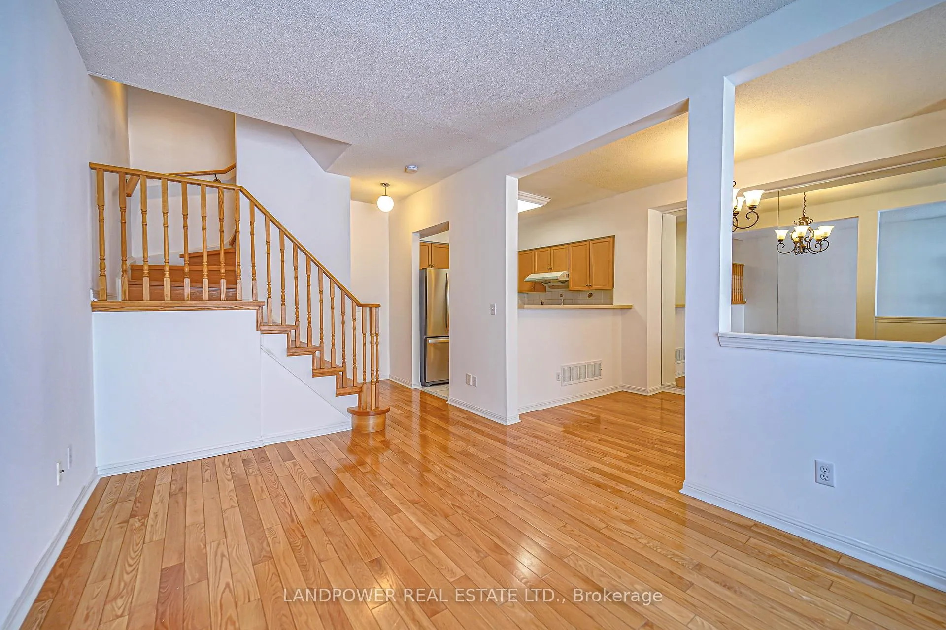 Photo 11 of Unit 11, 4 Cox Boulevard, Markham, Unionville — HOMEH