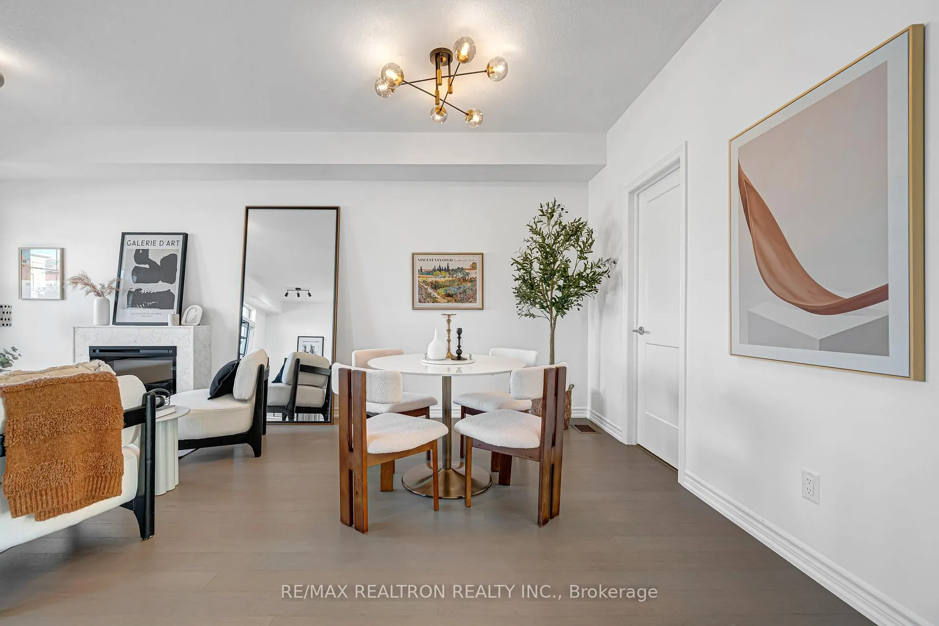 Photo 5 of 58 Village Parkway, Markham, Unionville — HOMEH