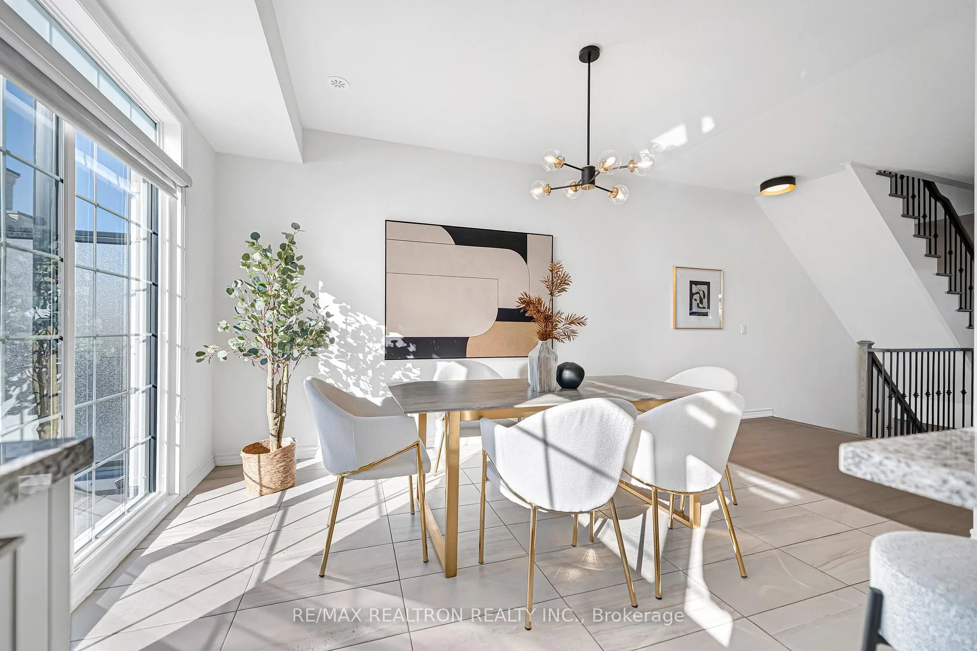 Photo 9 of 58 Village Parkway, Markham, Unionville — HOMEH