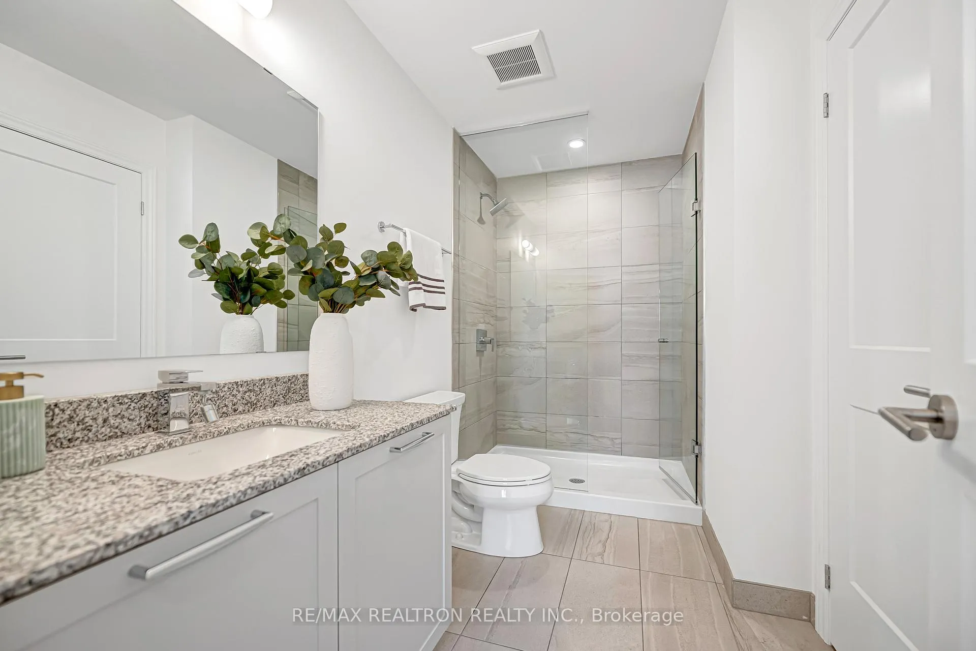 Photo 12 of 58 Village Parkway, Markham, Unionville — HOMEH