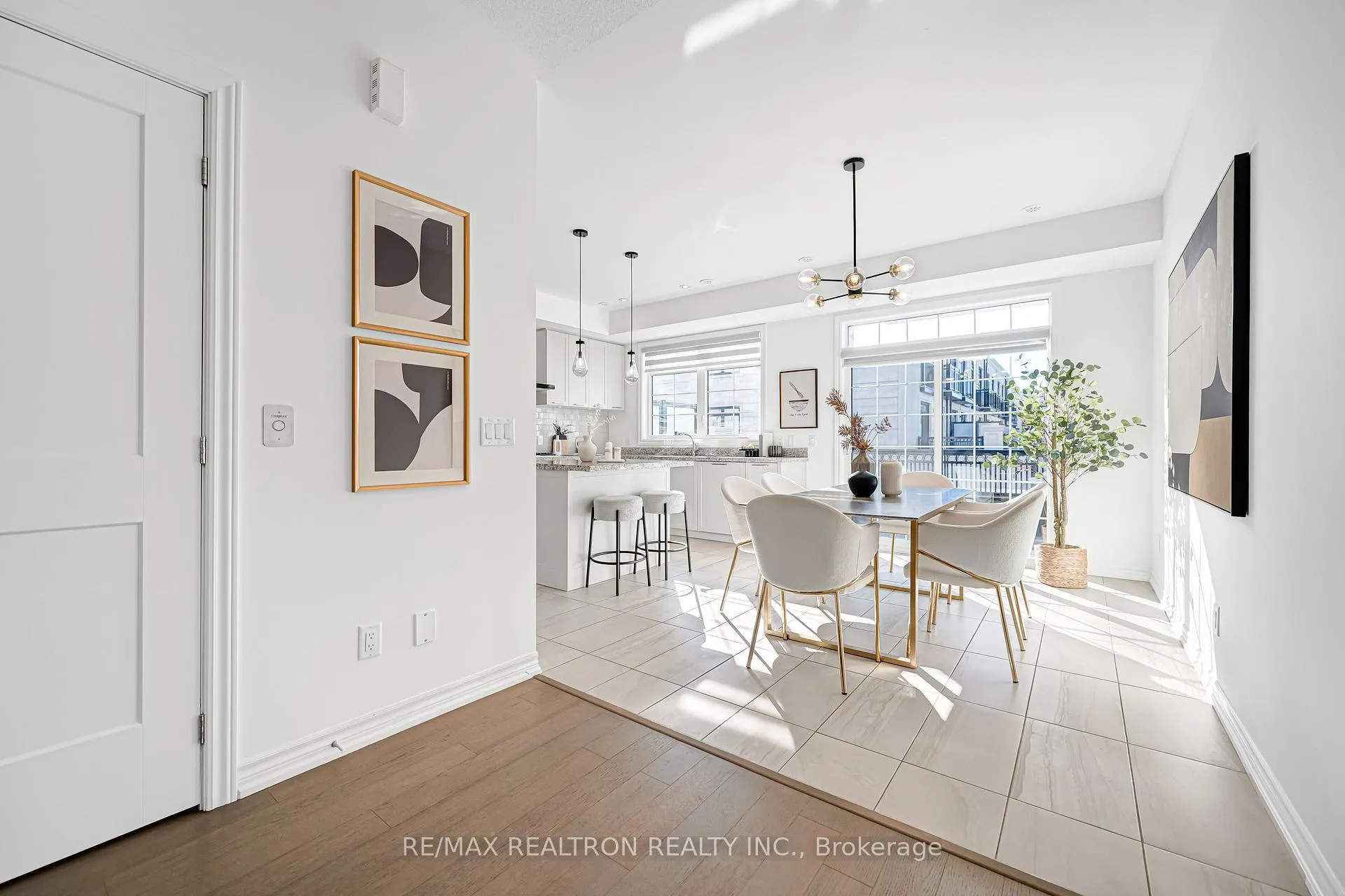 Photo 13 of 58 Village Parkway, Markham, Unionville — HOMEH