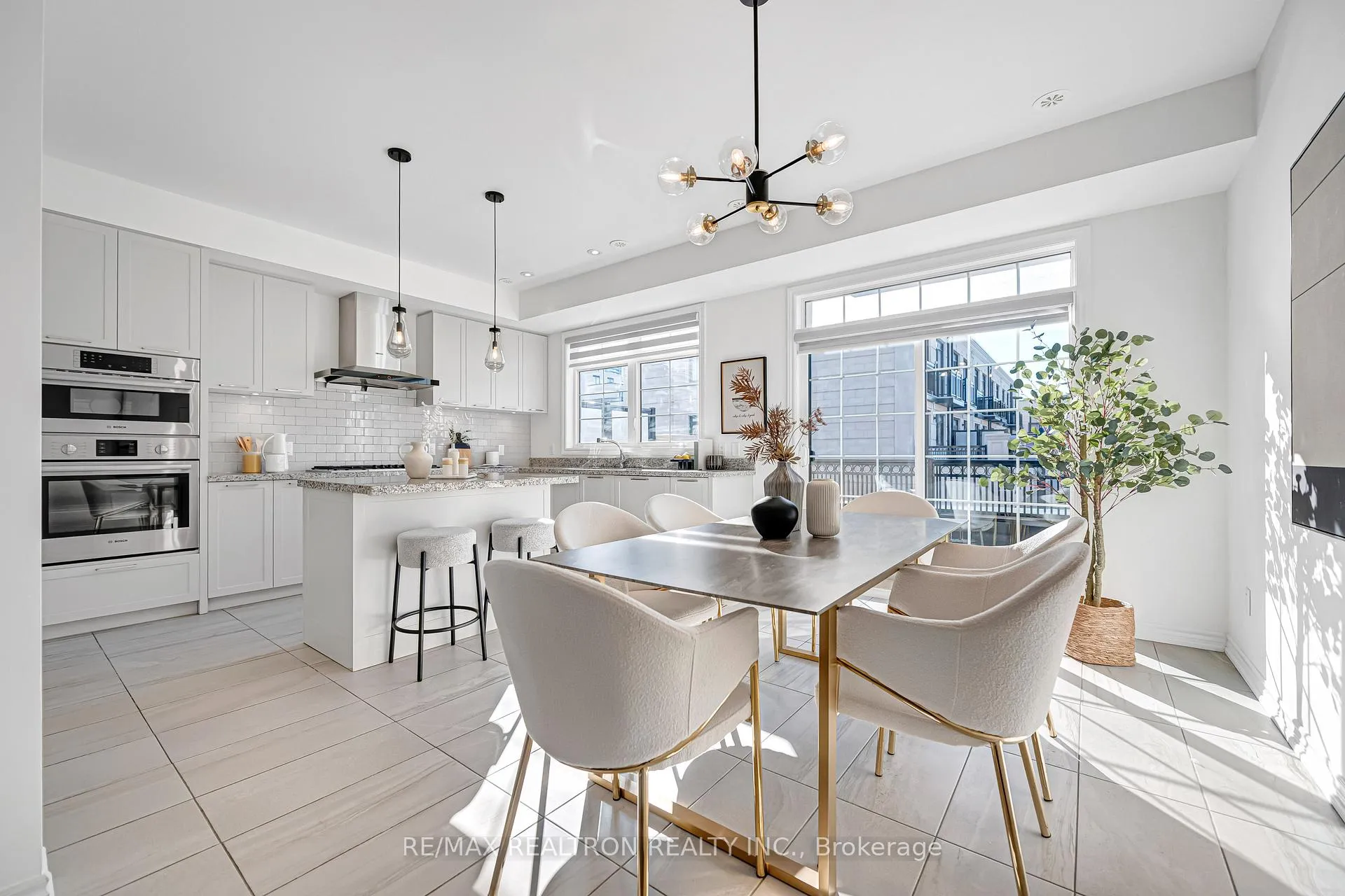 Photo 15 of 58 Village Parkway, Markham, Unionville — HOMEH