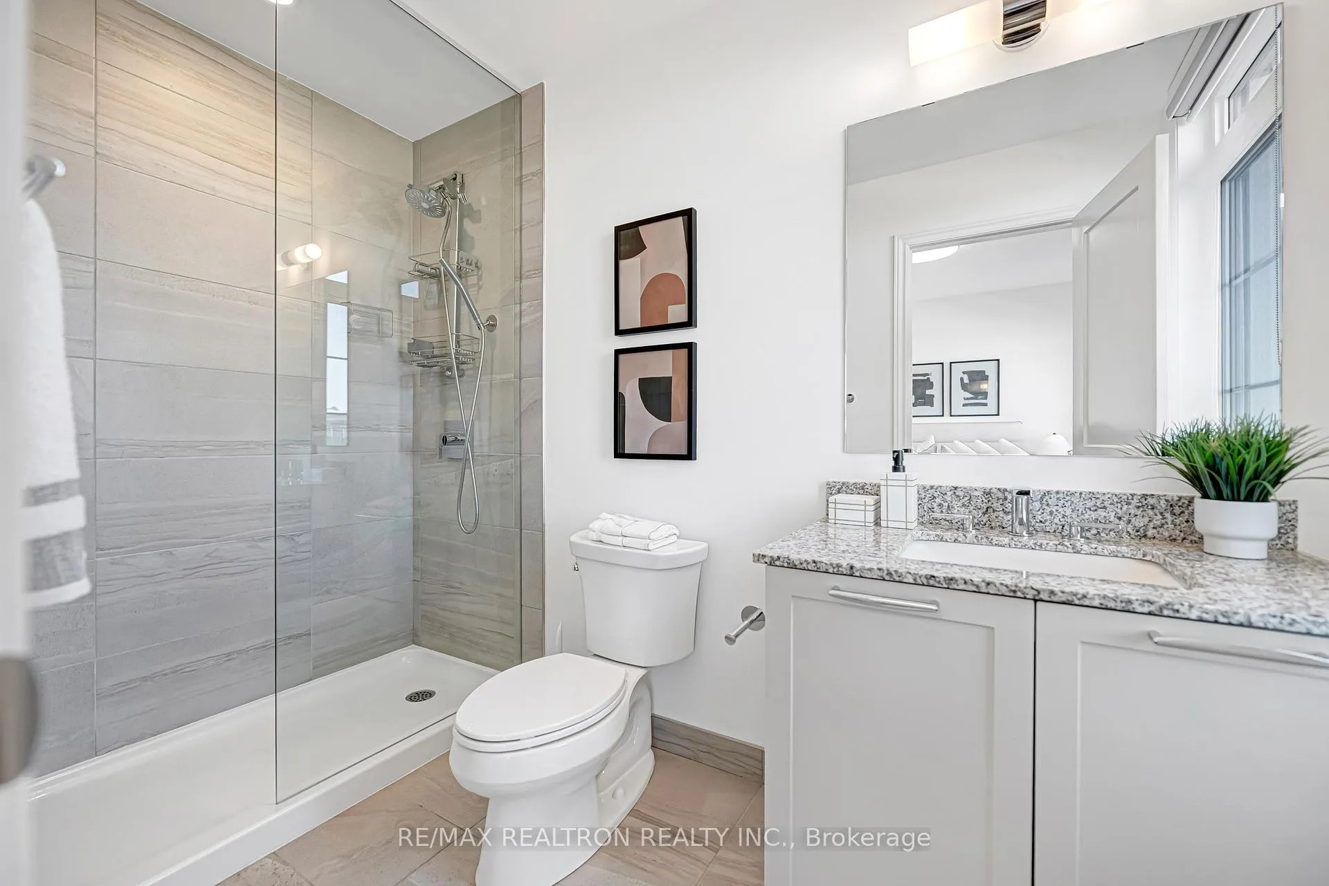 Photo 32 of 58 Village Parkway, Markham, Unionville — HOMEH