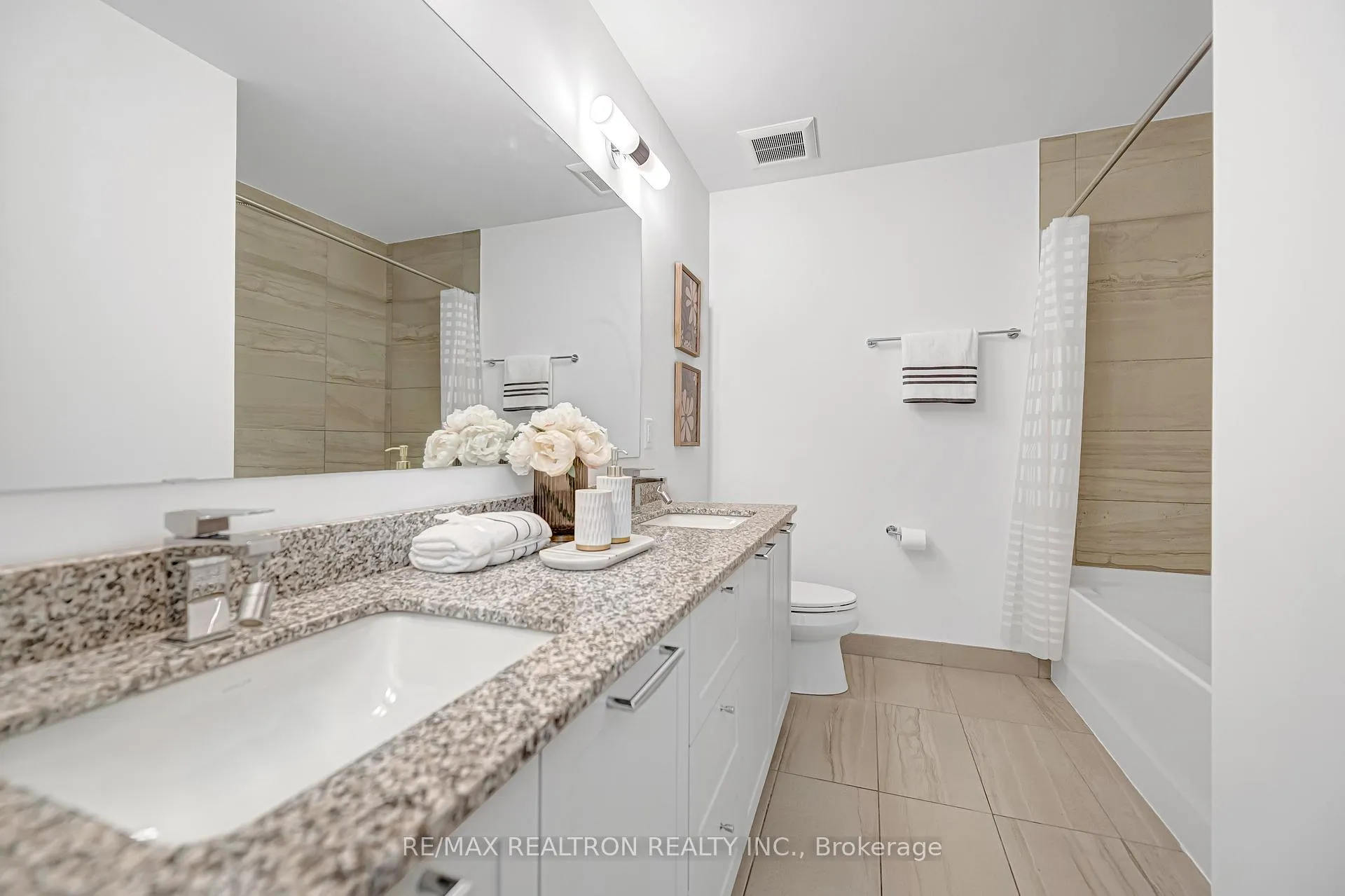 Photo 35 of 58 Village Parkway, Markham, Unionville — HOMEH