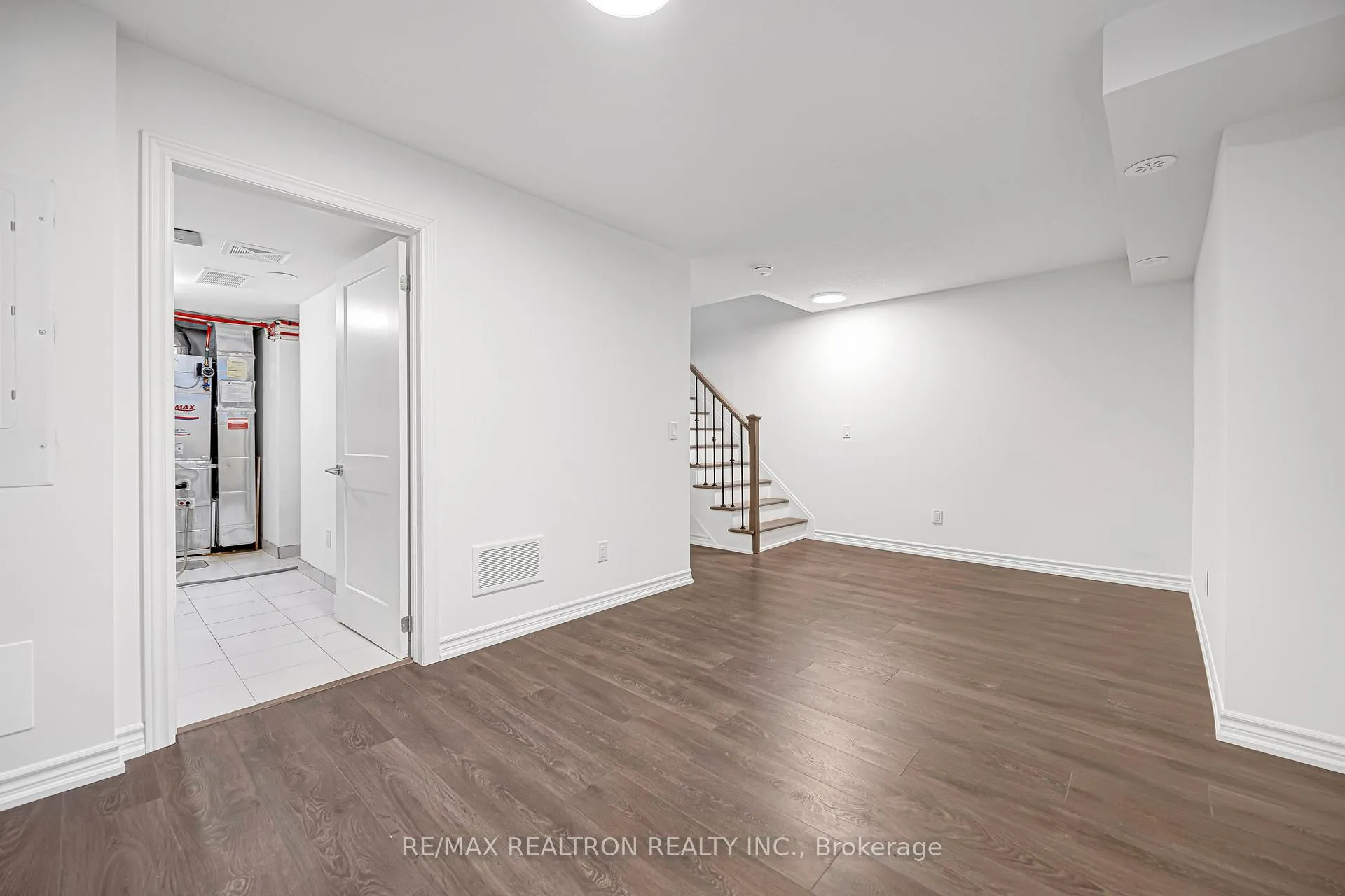 Photo 37 of 58 Village Parkway, Markham, Unionville — HOMEH
