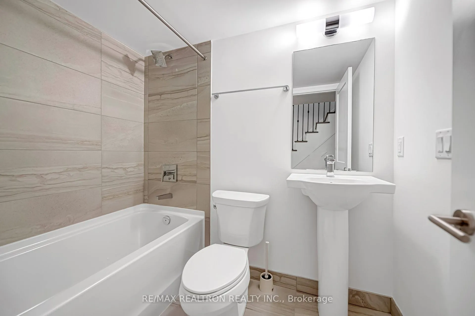Photo 38 of 58 Village Parkway, Markham, Unionville — HOMEH