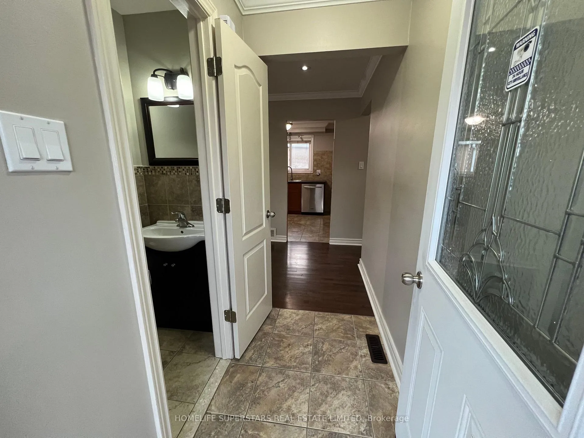 Photo 2 of Unit ( Upper ), 131 Alicewood Court, Etobicoke, West Humber-Clairville — HOMEH