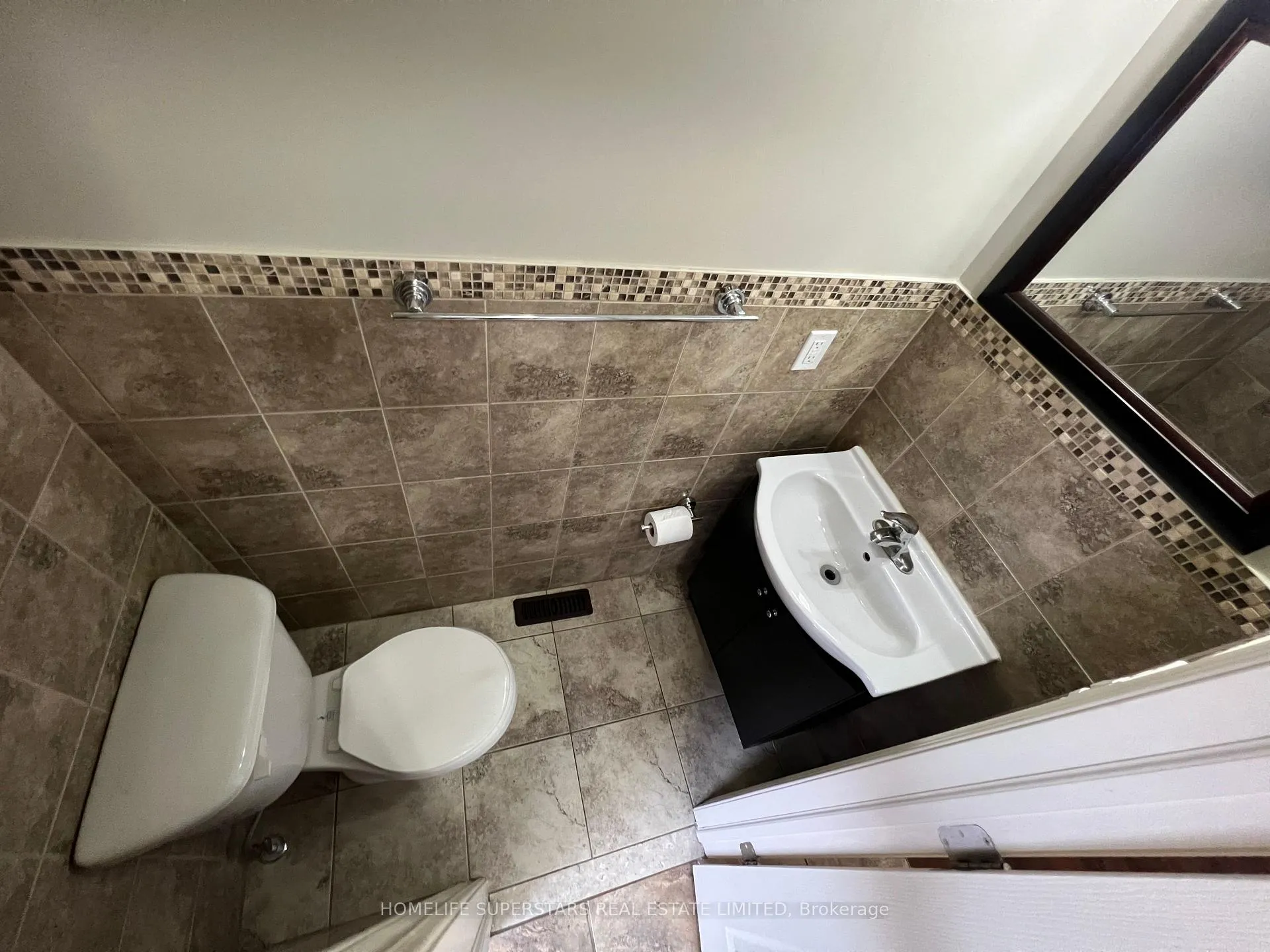Photo 3 of Unit ( Upper ), 131 Alicewood Court, Etobicoke, West Humber-Clairville — HOMEH