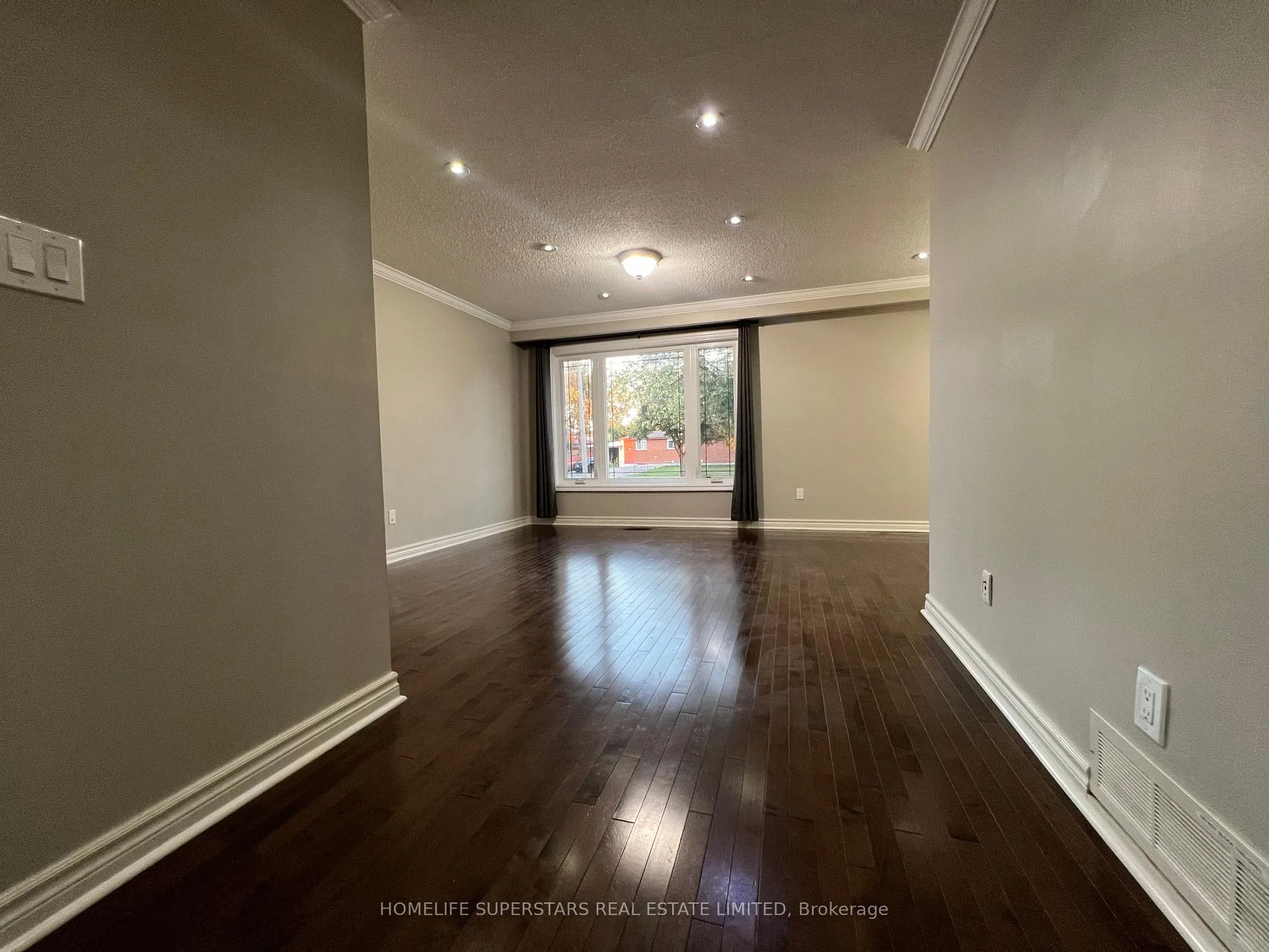 Photo 4 of Unit ( Upper ), 131 Alicewood Court, Etobicoke, West Humber-Clairville — HOMEH