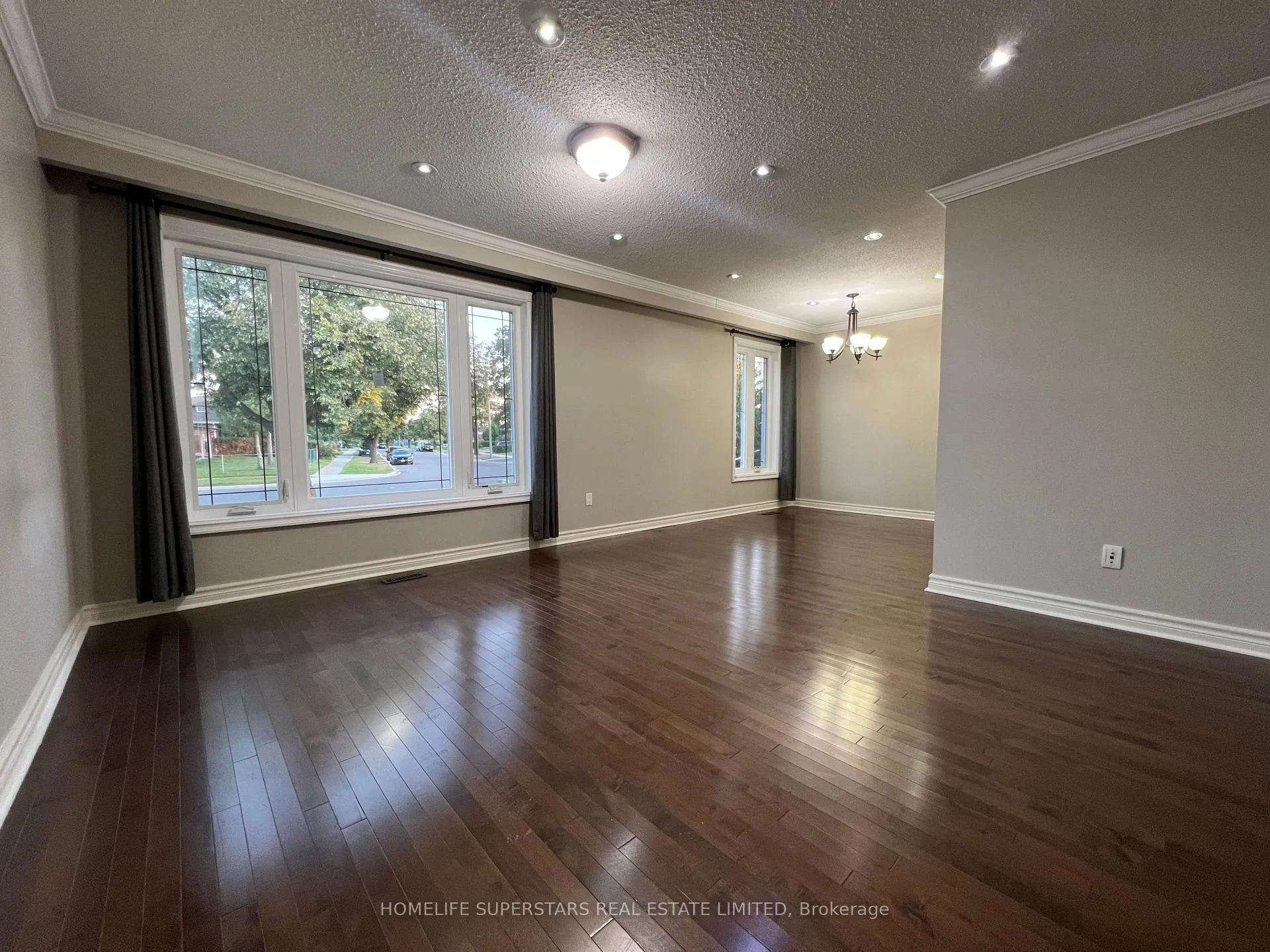 Photo 5 of Unit ( Upper ), 131 Alicewood Court, Etobicoke, West Humber-Clairville — HOMEH