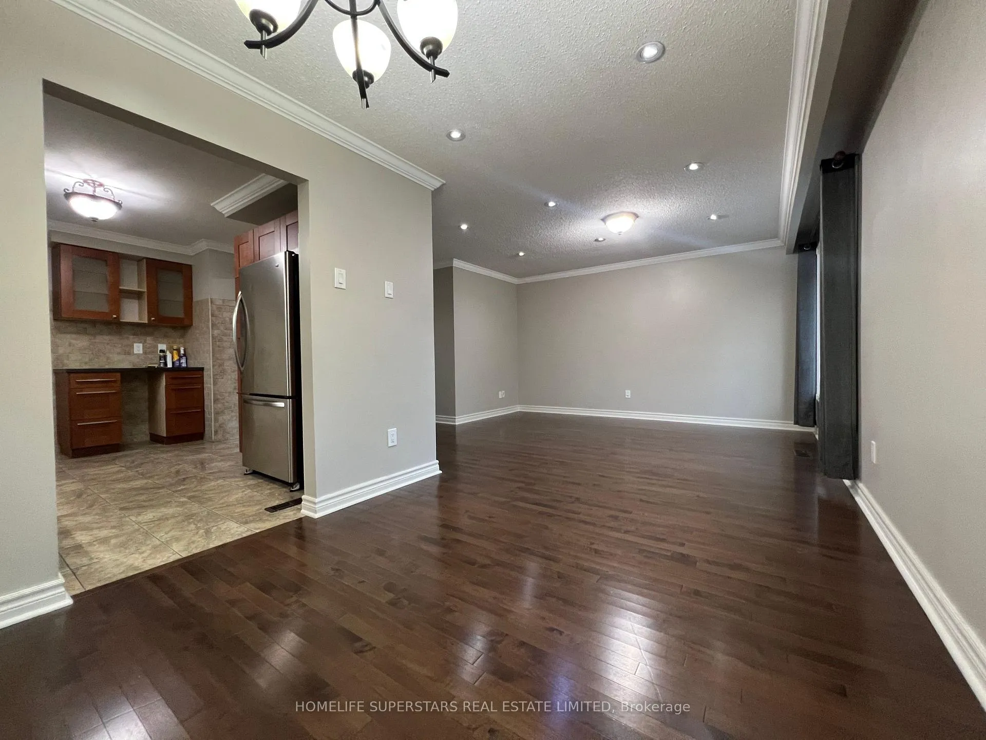 Photo 7 of Unit ( Upper ), 131 Alicewood Court, Etobicoke, West Humber-Clairville — HOMEH