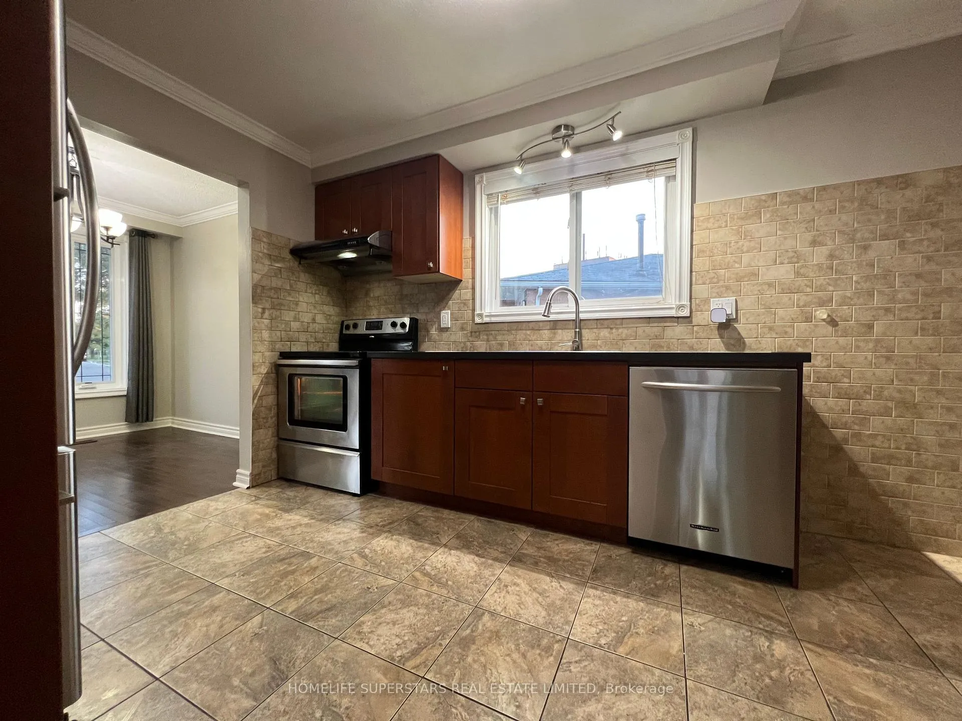 Photo 9 of Unit ( Upper ), 131 Alicewood Court, Etobicoke, West Humber-Clairville — HOMEH