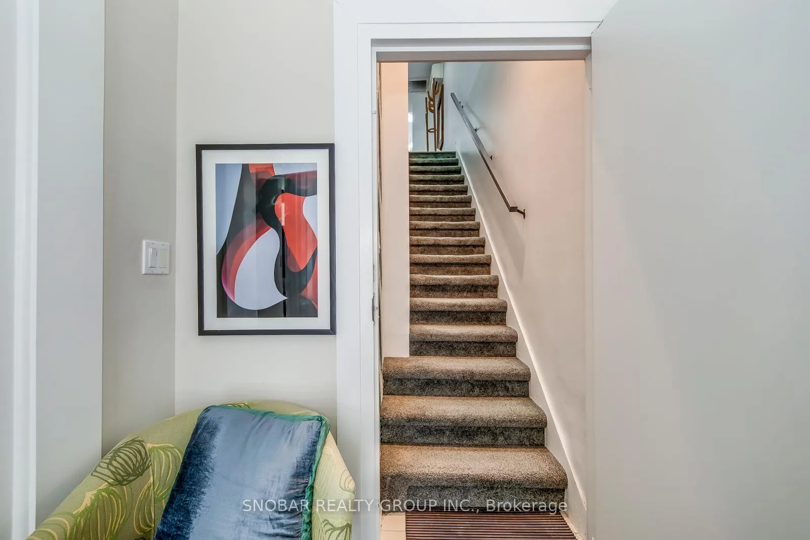 Photo 2 of 392 Parliament (Upper) Street, Toronto, Regent Park — HOMEH