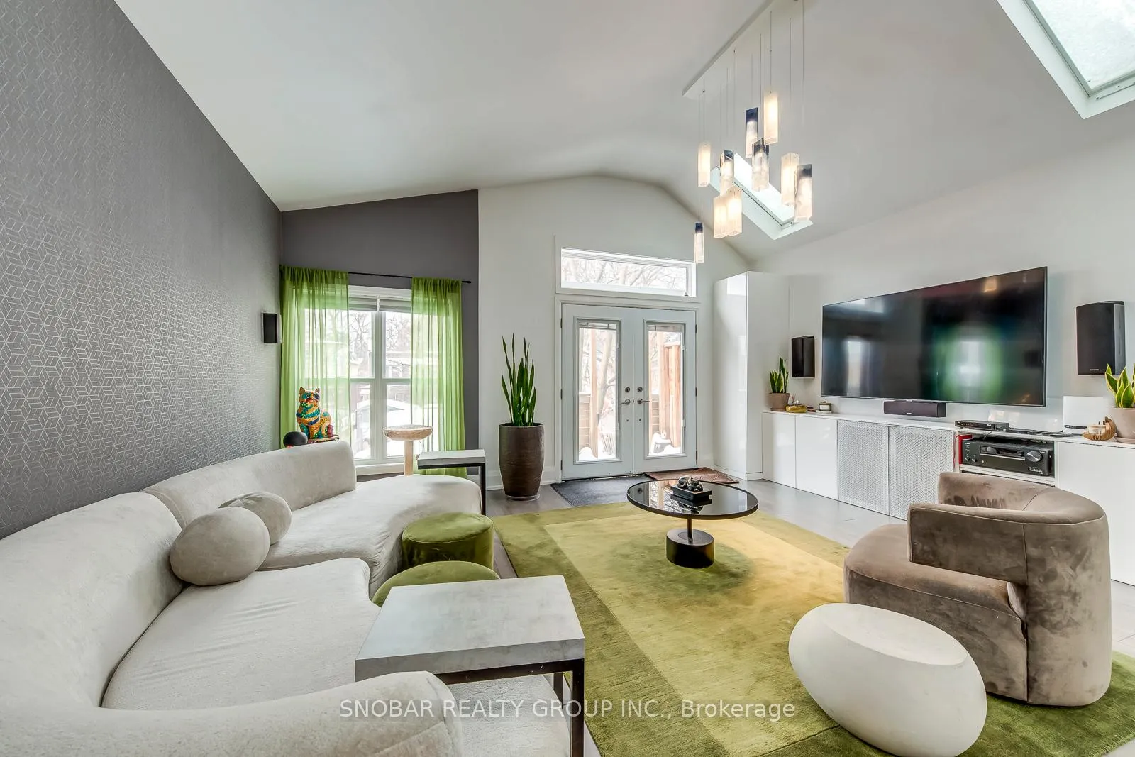 Photo 12 of 392 Parliament (Upper) Street, Toronto, Regent Park — HOMEH