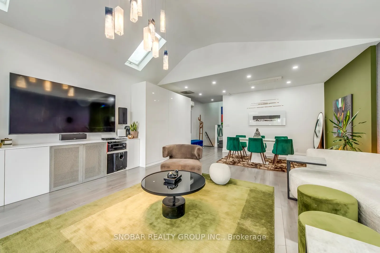Photo 15 of 392 Parliament (Upper) Street, Toronto, Regent Park — HOMEH