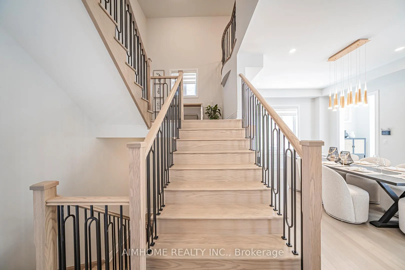 Photo 9 of 17 Meizhou Avenue, Markham, Angus Glen — HOMEH