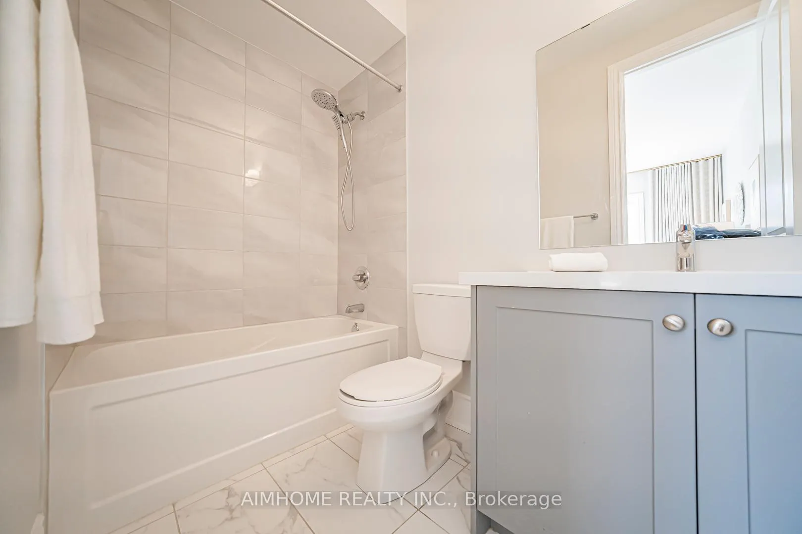 Photo 14 of 17 Meizhou Avenue, Markham, Angus Glen — HOMEH