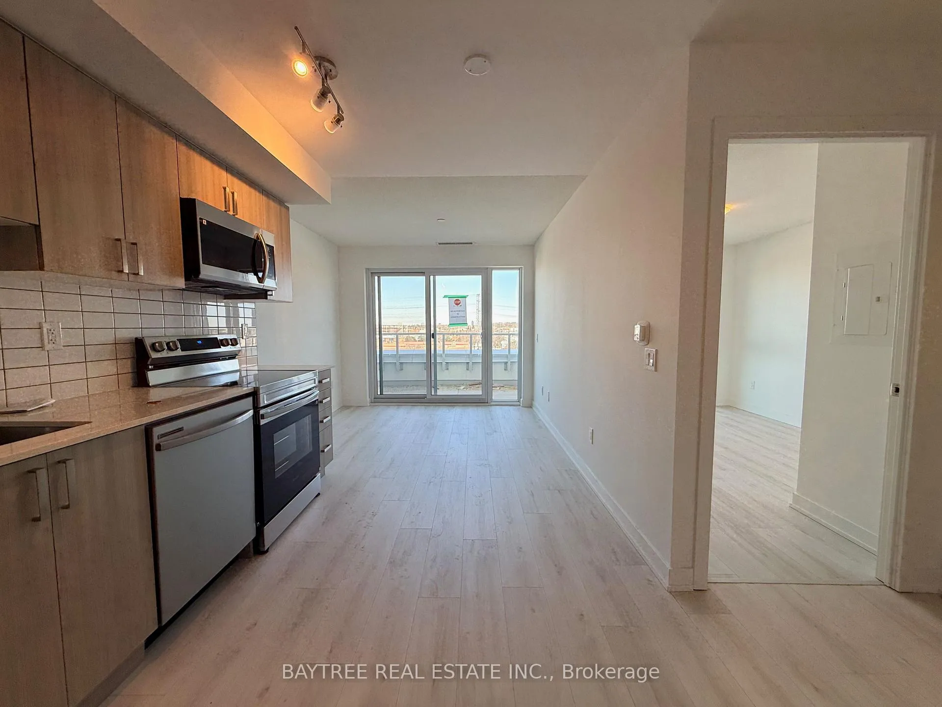Photo 3 of Unit 502, 1010 Sandy Beach Road, Pickering, Bay Ridges — HOMEH