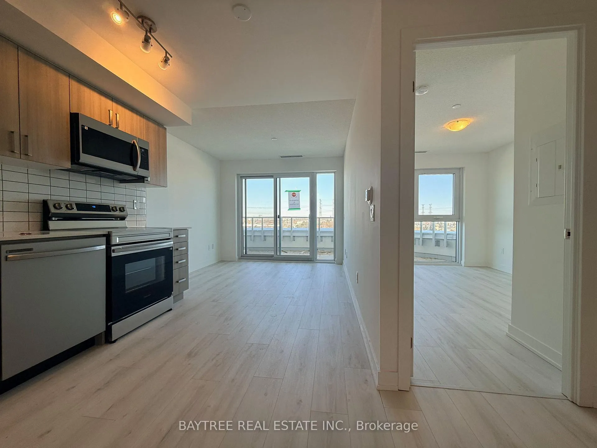 Photo 4 of Unit 502, 1010 Sandy Beach Road, Pickering, Bay Ridges — HOMEH